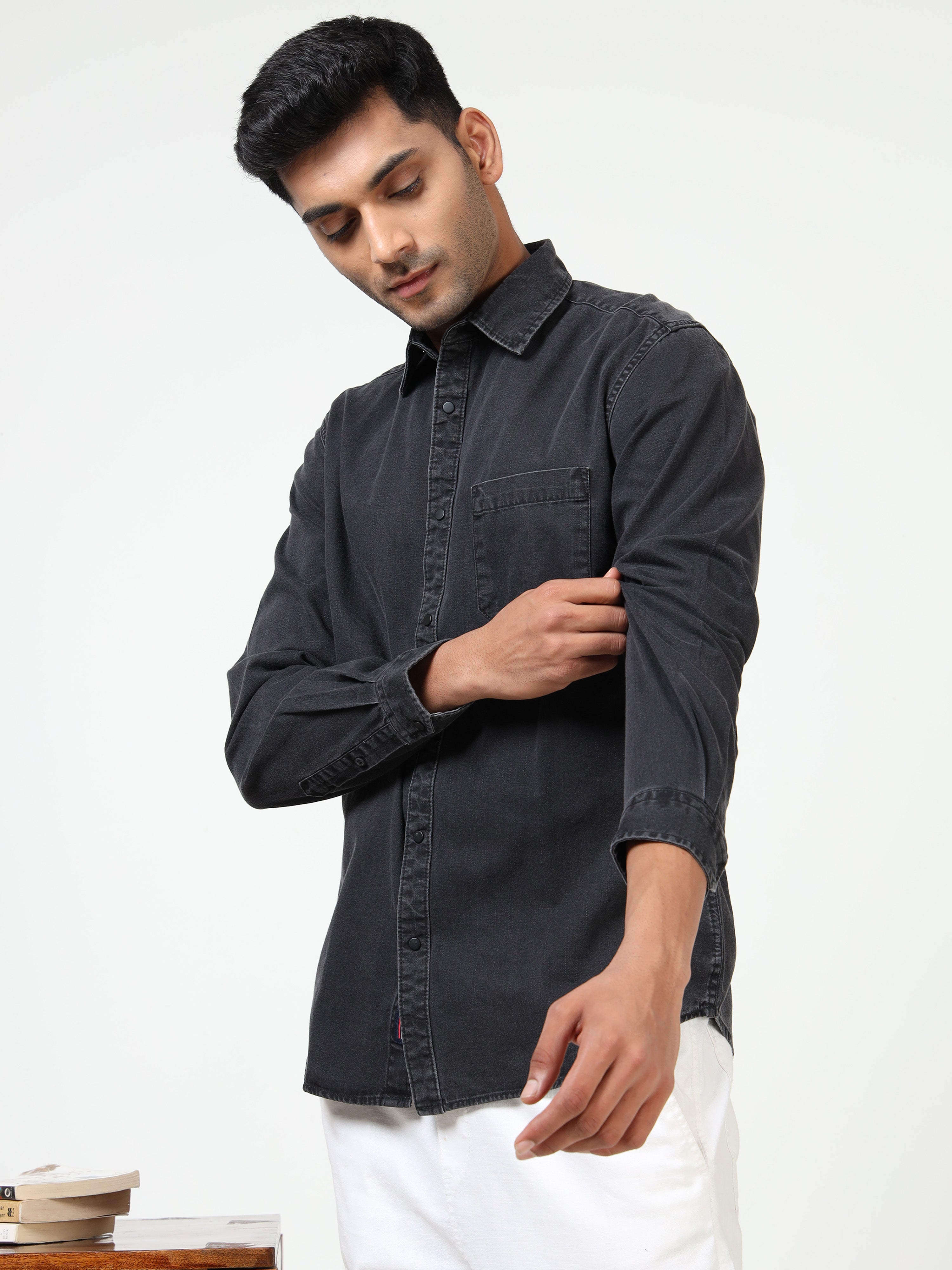 MEN'S BLACK SOLID SLIM FIT SHIRT