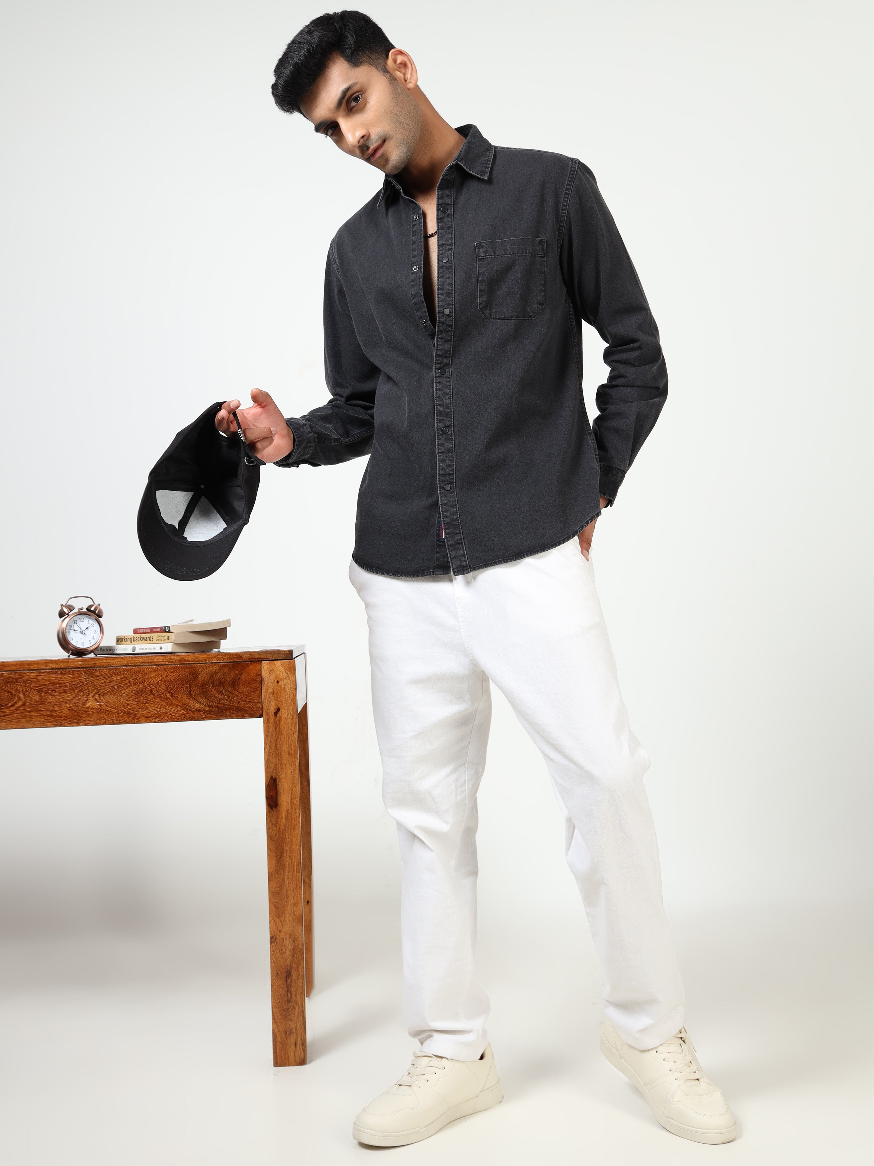 MEN'S BLACK SOLID SLIM FIT SHIRT