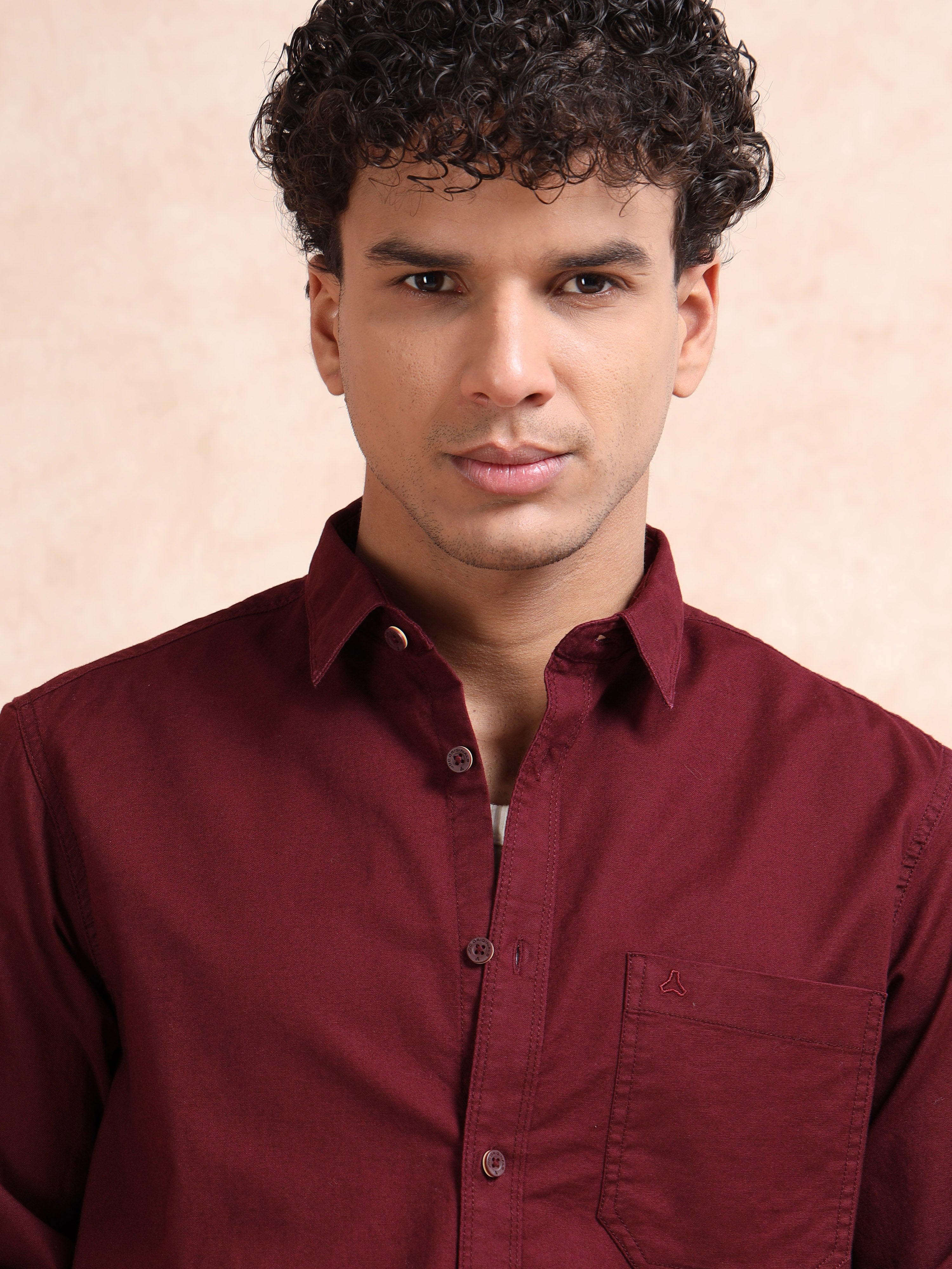 MEN'S MAROON SOLID SLIM FIT SHIRT