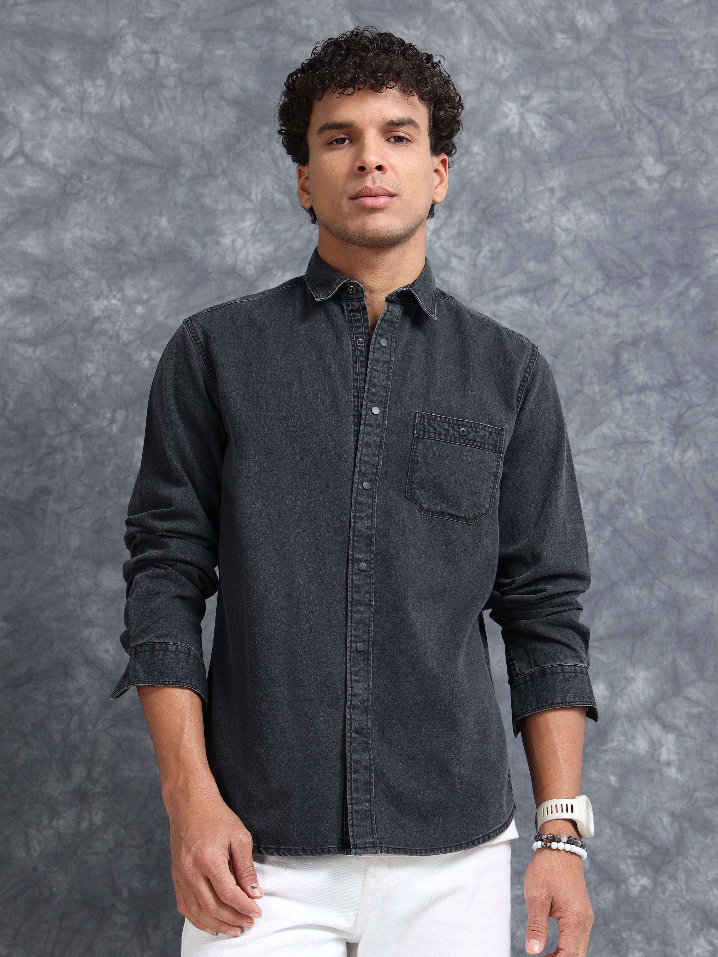 MEN'S BLACK DENIM SOLID SLIM FIT SHIRT