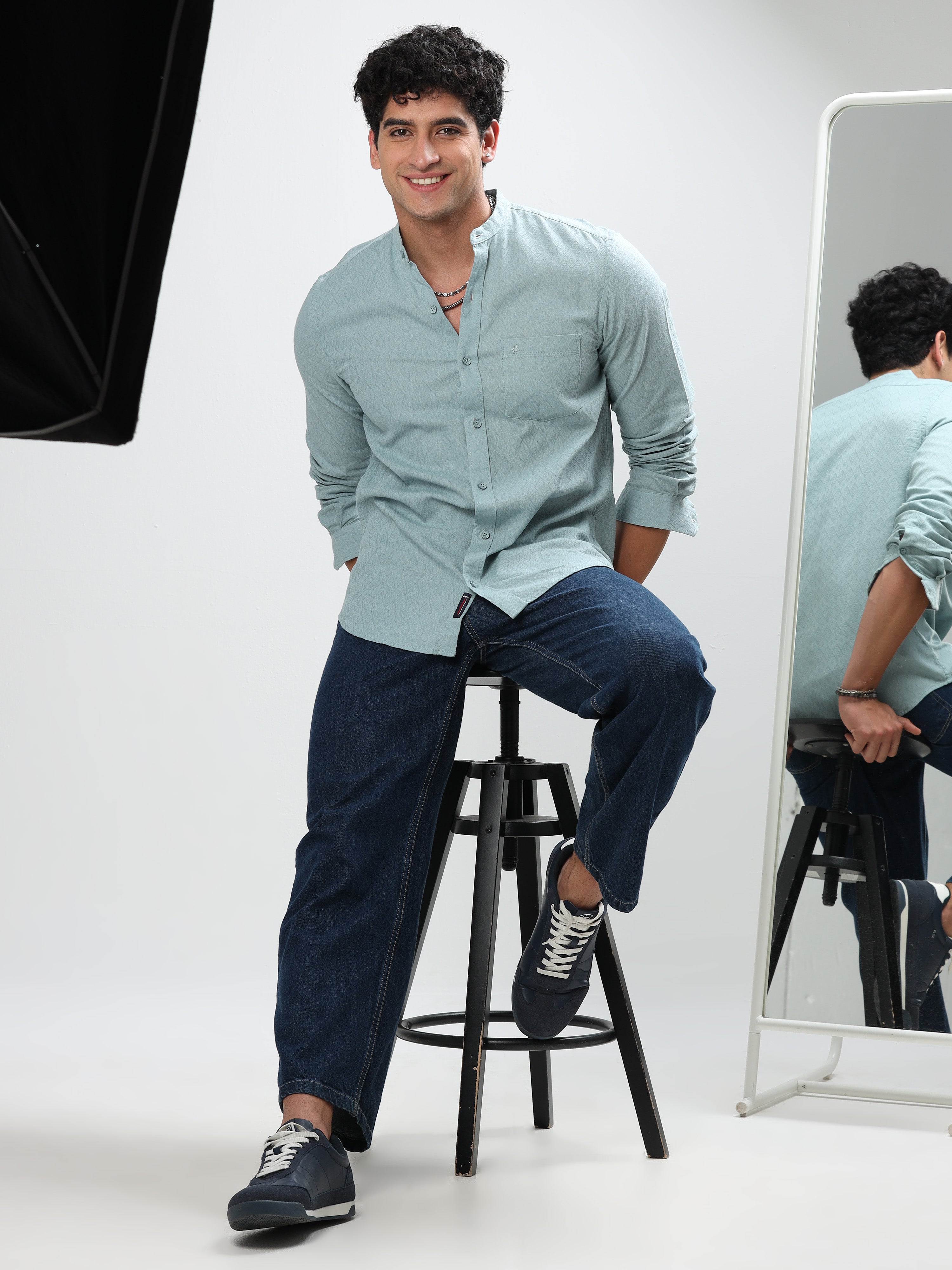 MEN'S PERIAN BLUE SOLID SLIM FIT SHIRT