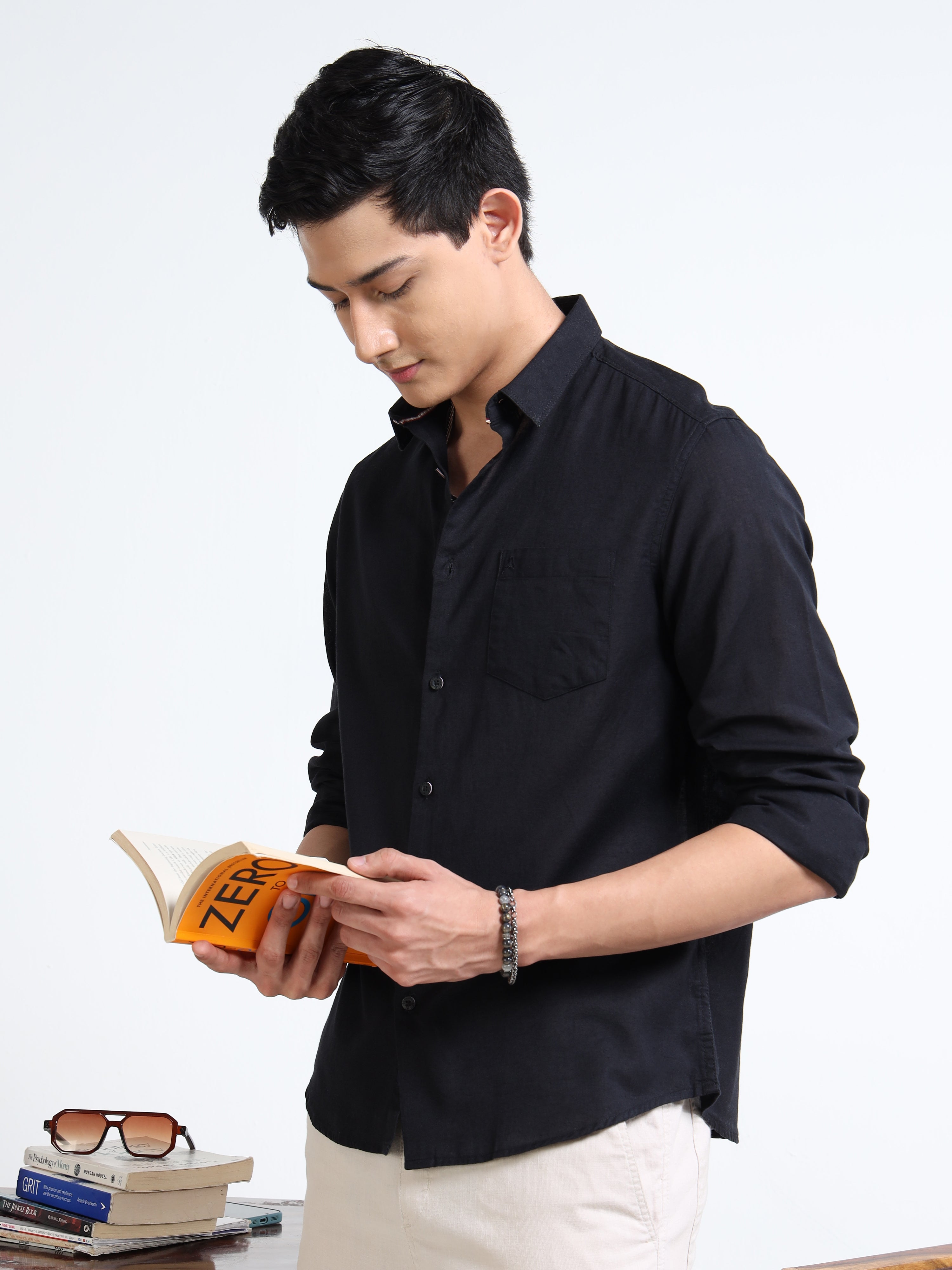 MEN'S BLACK SOLID SLIM FIT SHIRT