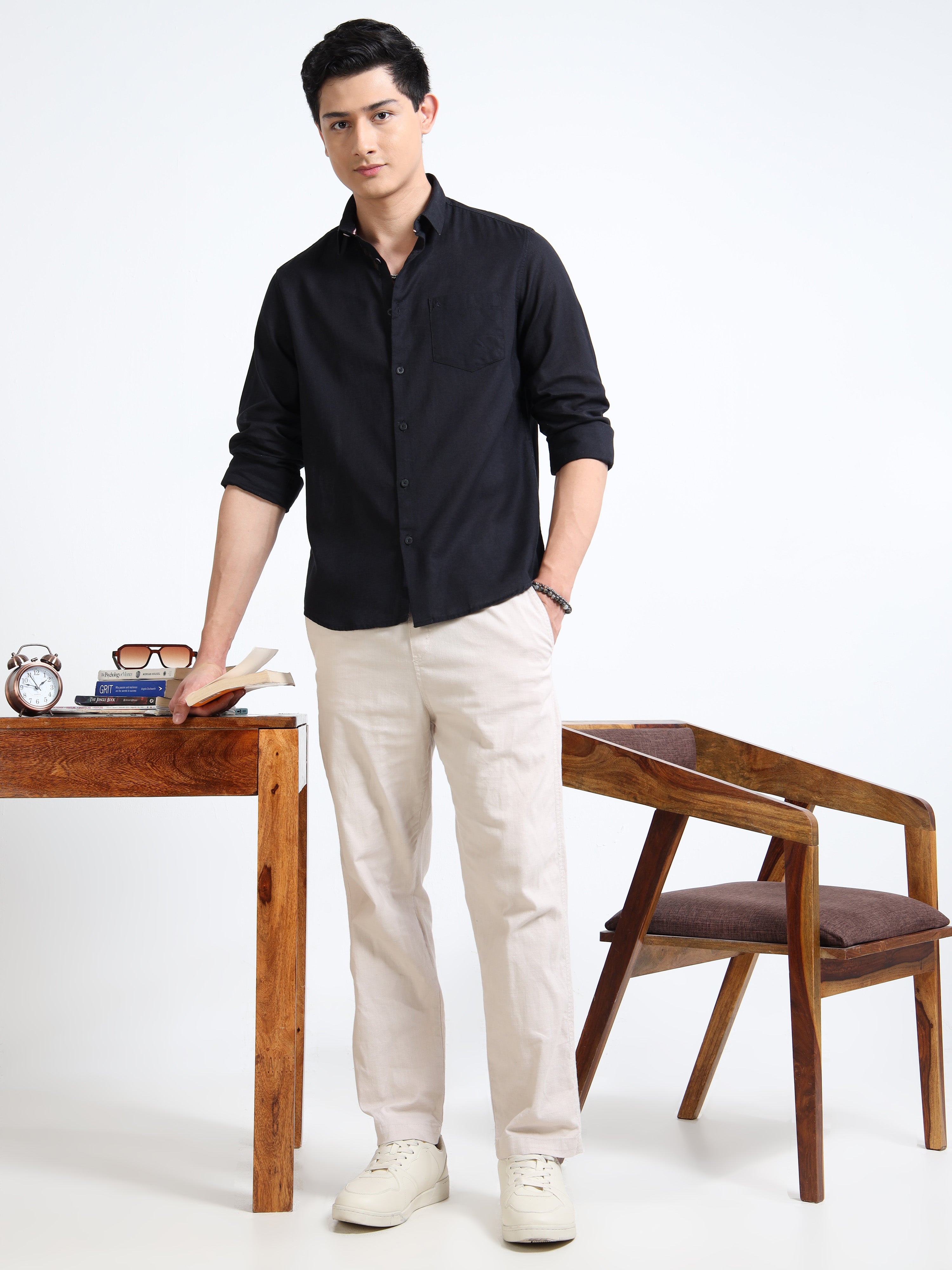 MEN'S BLACK SOLID SLIM FIT SHIRT