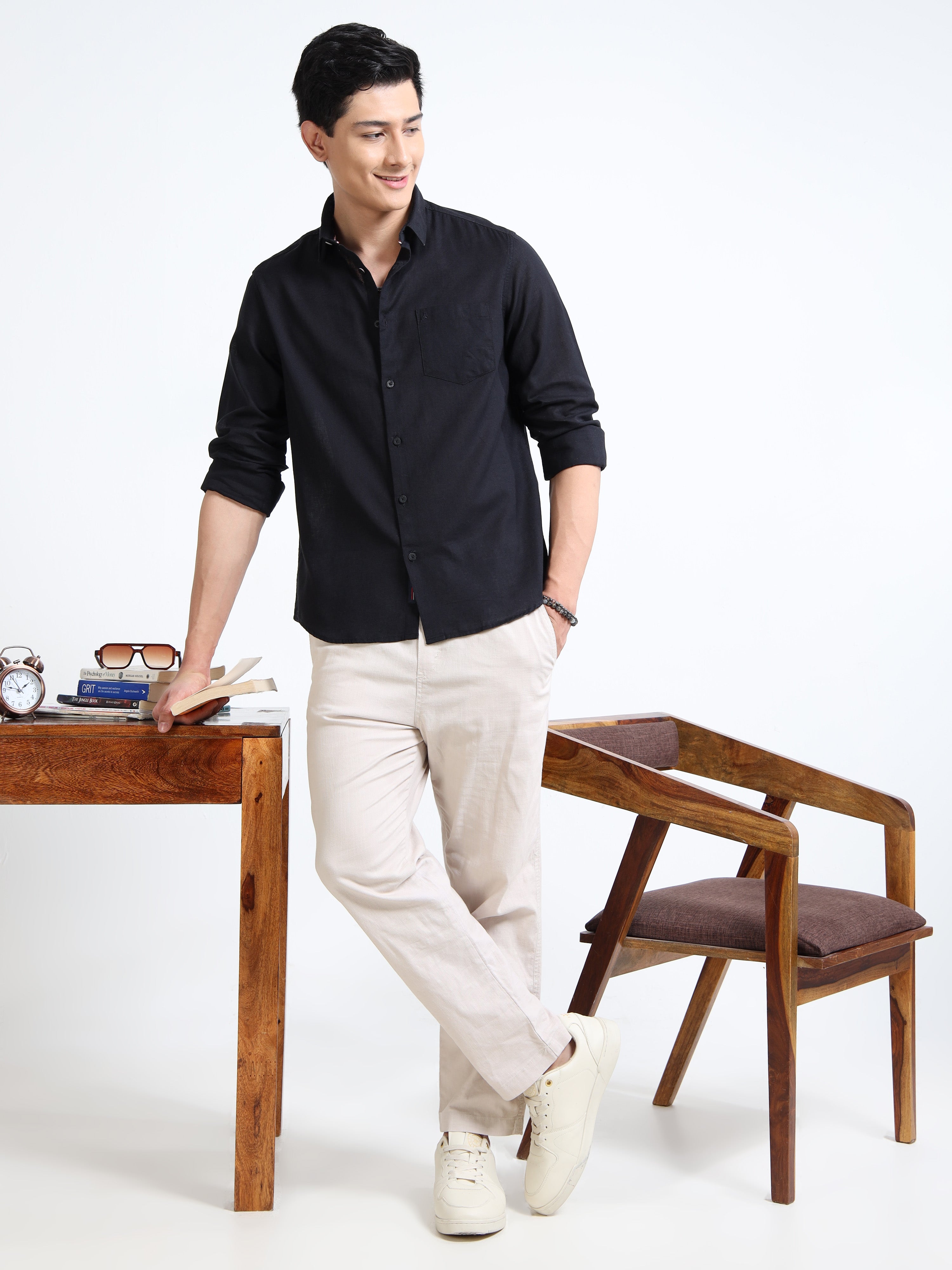 MEN'S BLACK SOLID SLIM FIT SHIRT