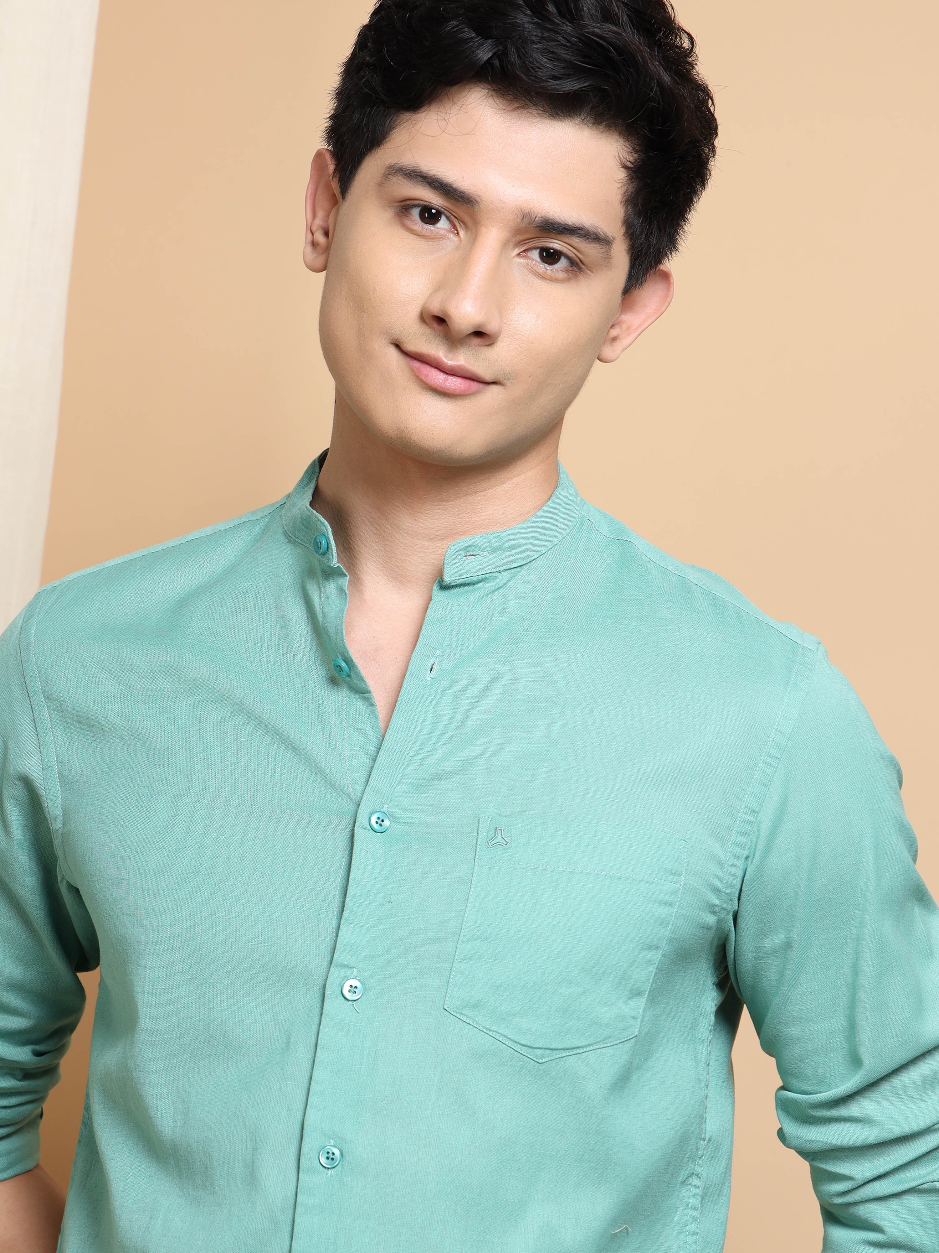 MEN'S EMERALD SOLID SLIM FIT SHIRT