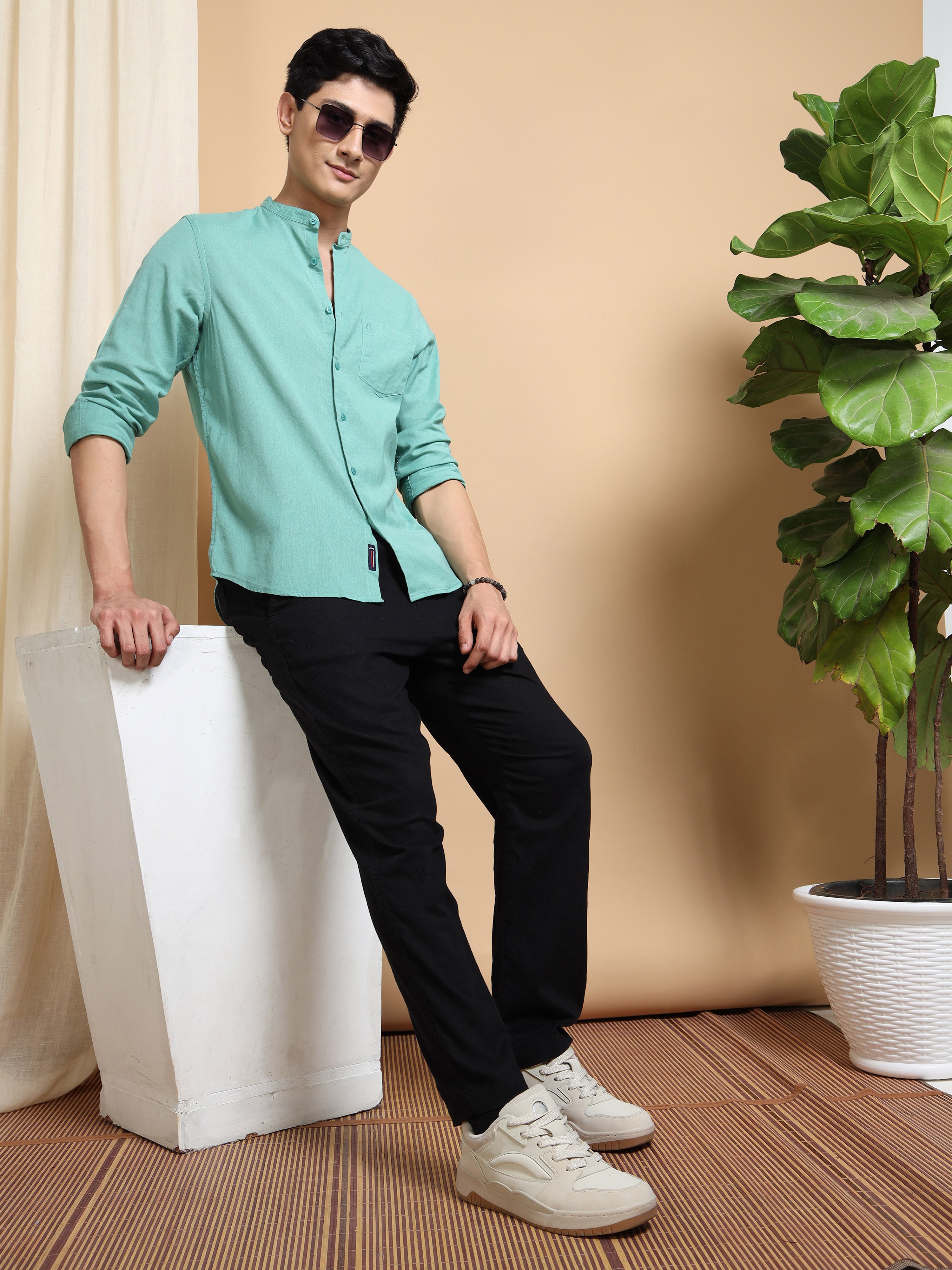 MEN'S EMERALD SOLID SLIM FIT SHIRT