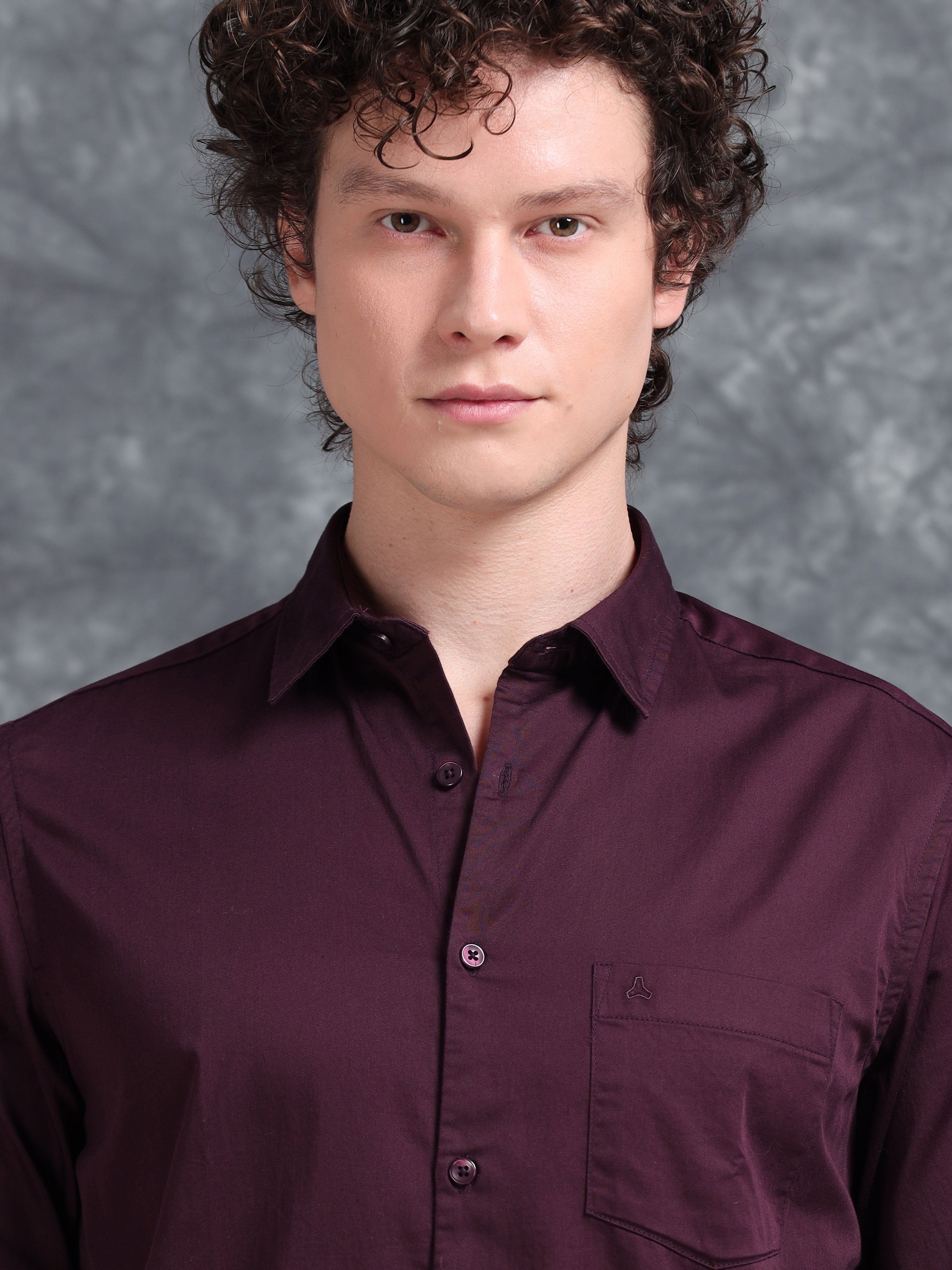 MEN'S WINE SOLID SLIM FIT SHIRT