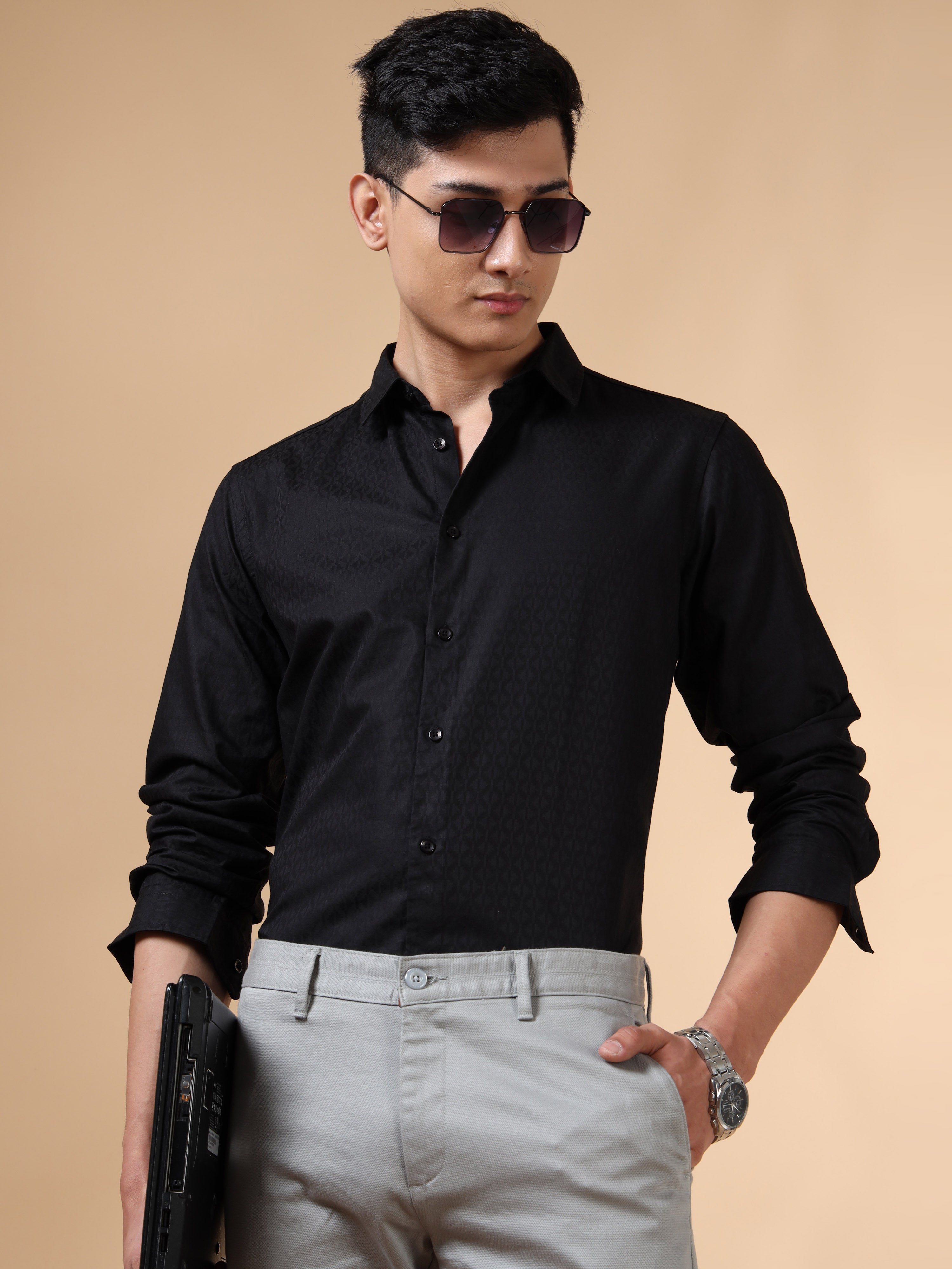 MEN'S BLACK SOLID SLIM FIT SHIRT