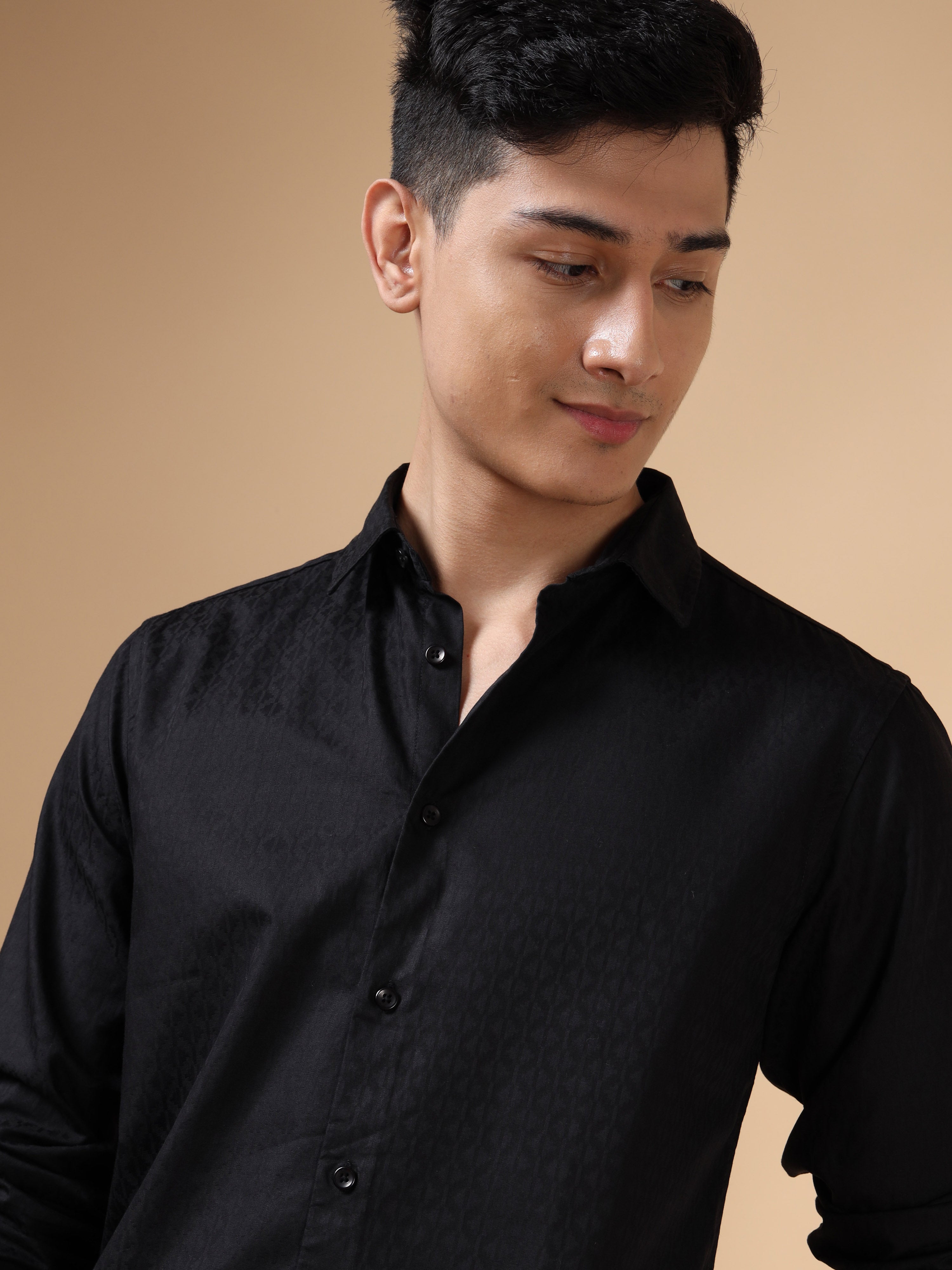MEN'S BLACK SOLID SLIM FIT SHIRT