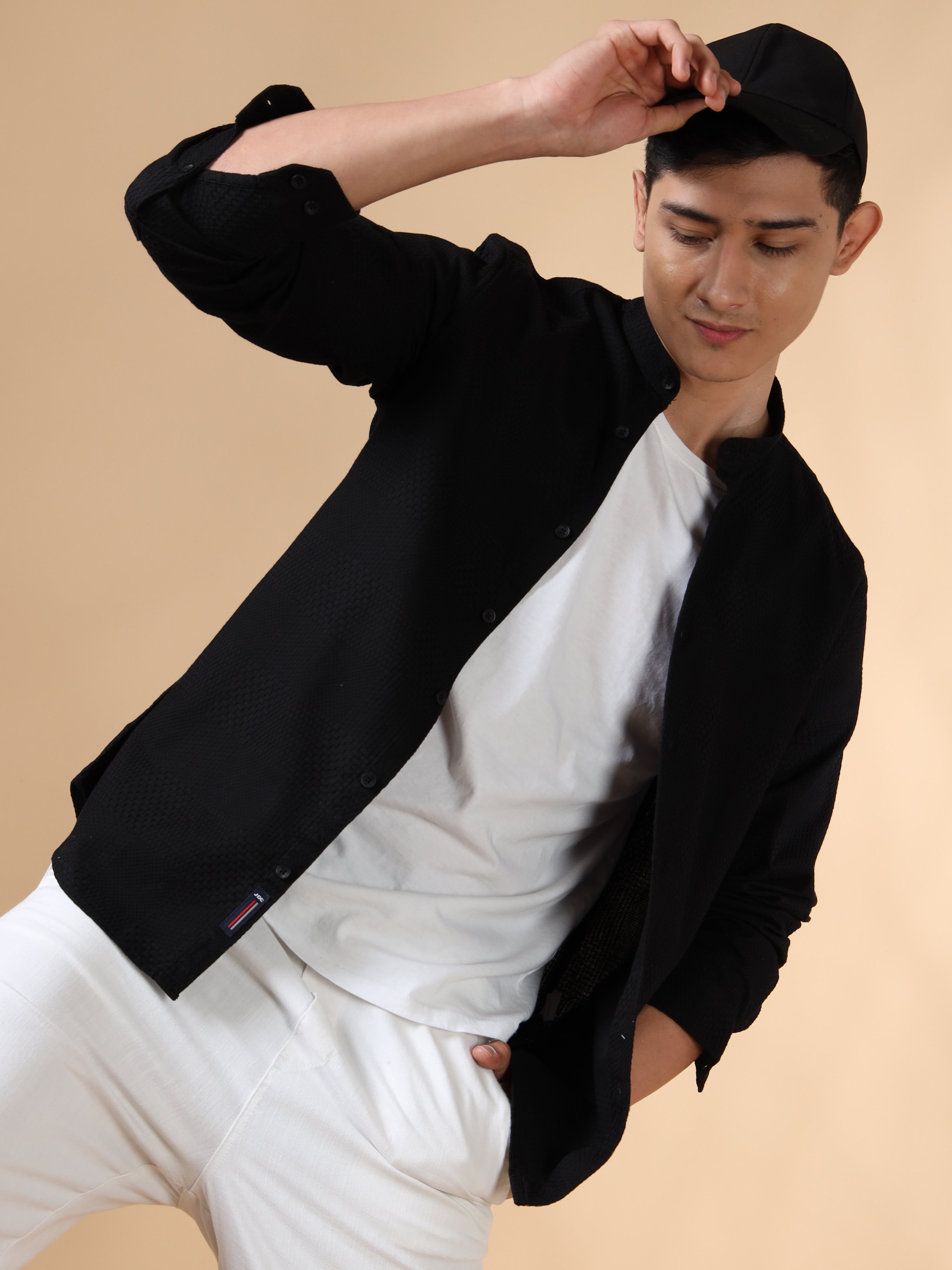 MEN'S BLACK SOLID SLIM FIT SHIRT