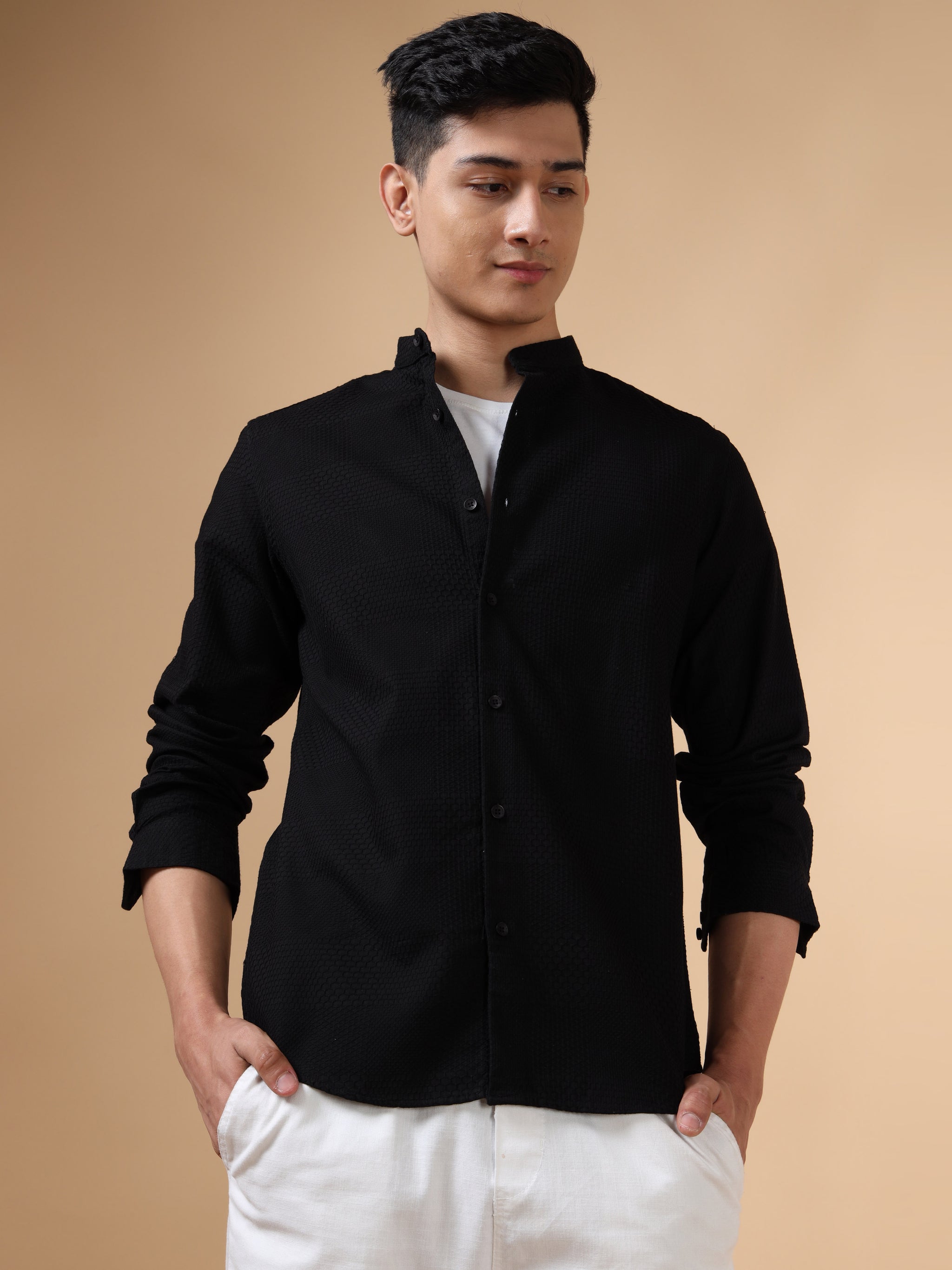 MEN'S BLACK SOLID SLIM FIT SHIRT