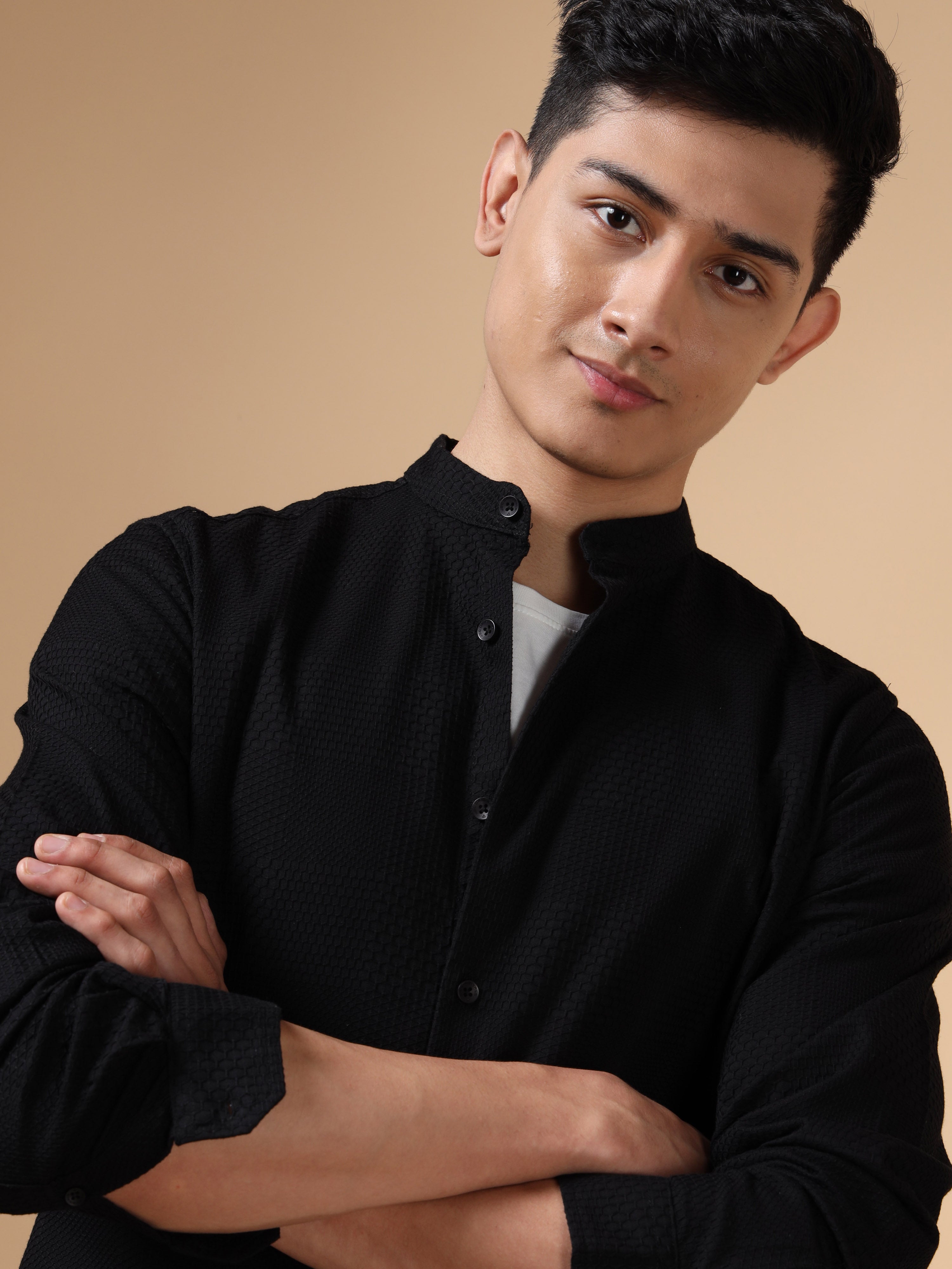 MEN'S BLACK SOLID SLIM FIT SHIRT