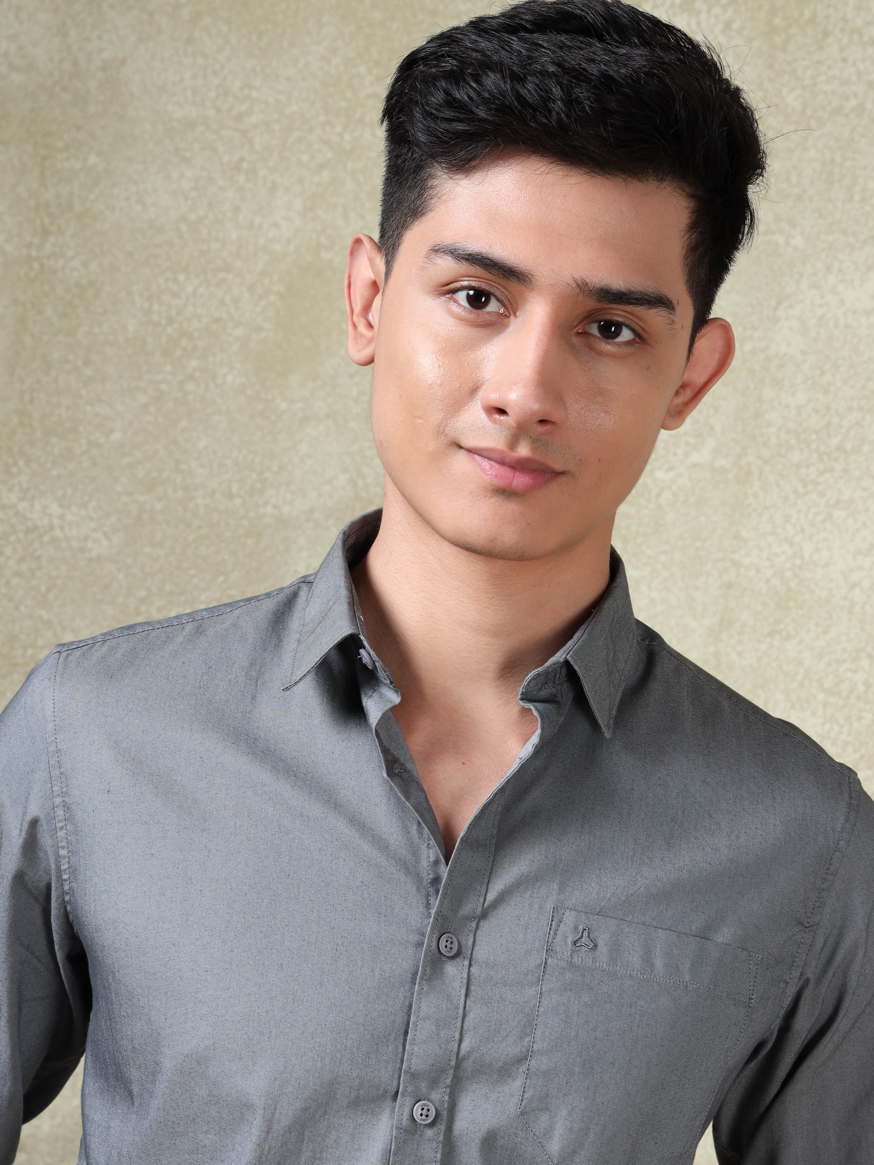 MEN'S DK GREY SOLID SLIM FIT SHIRT