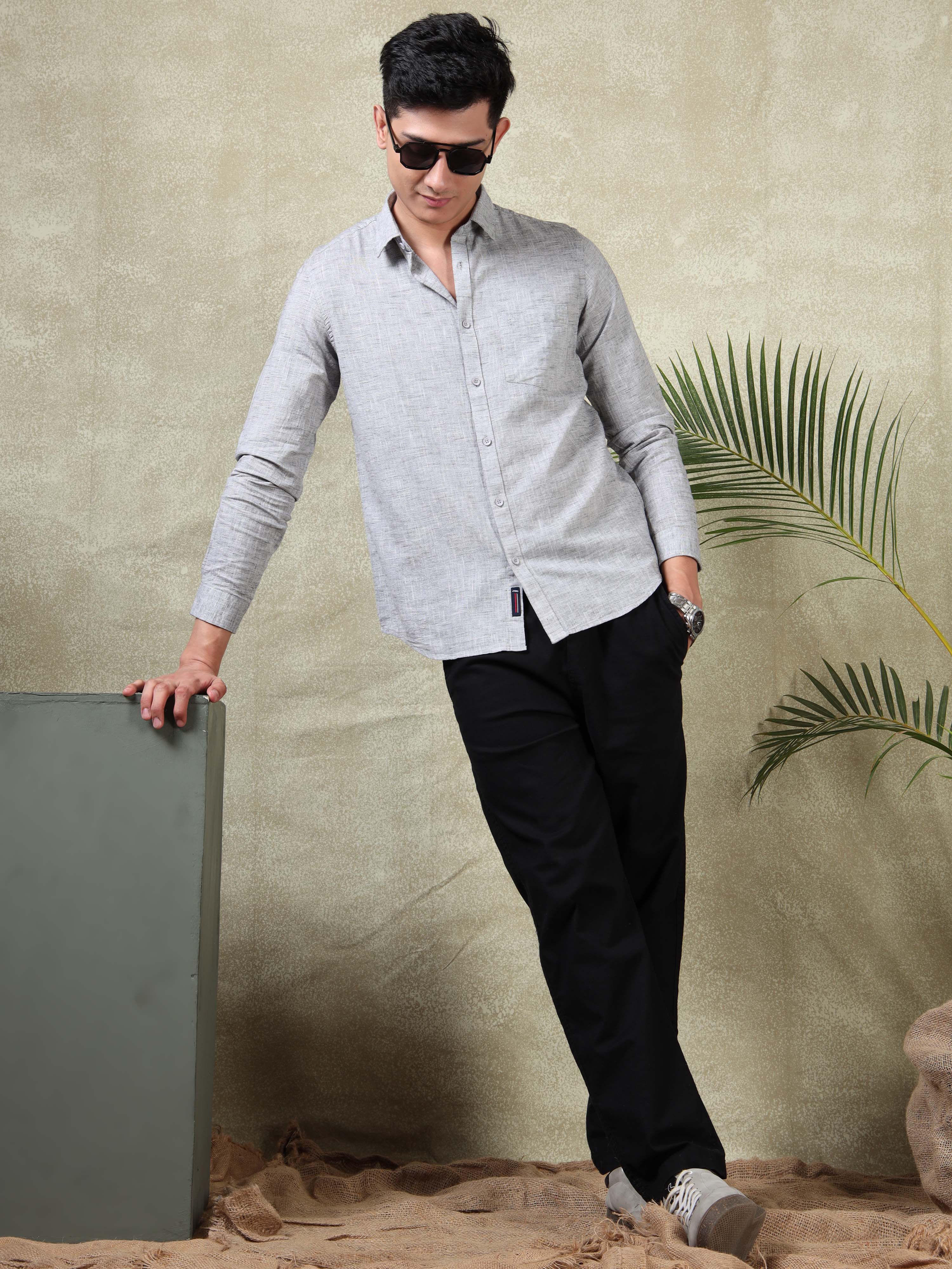 MEN'S BLACK SOLID SLIM FIT SHIRT
