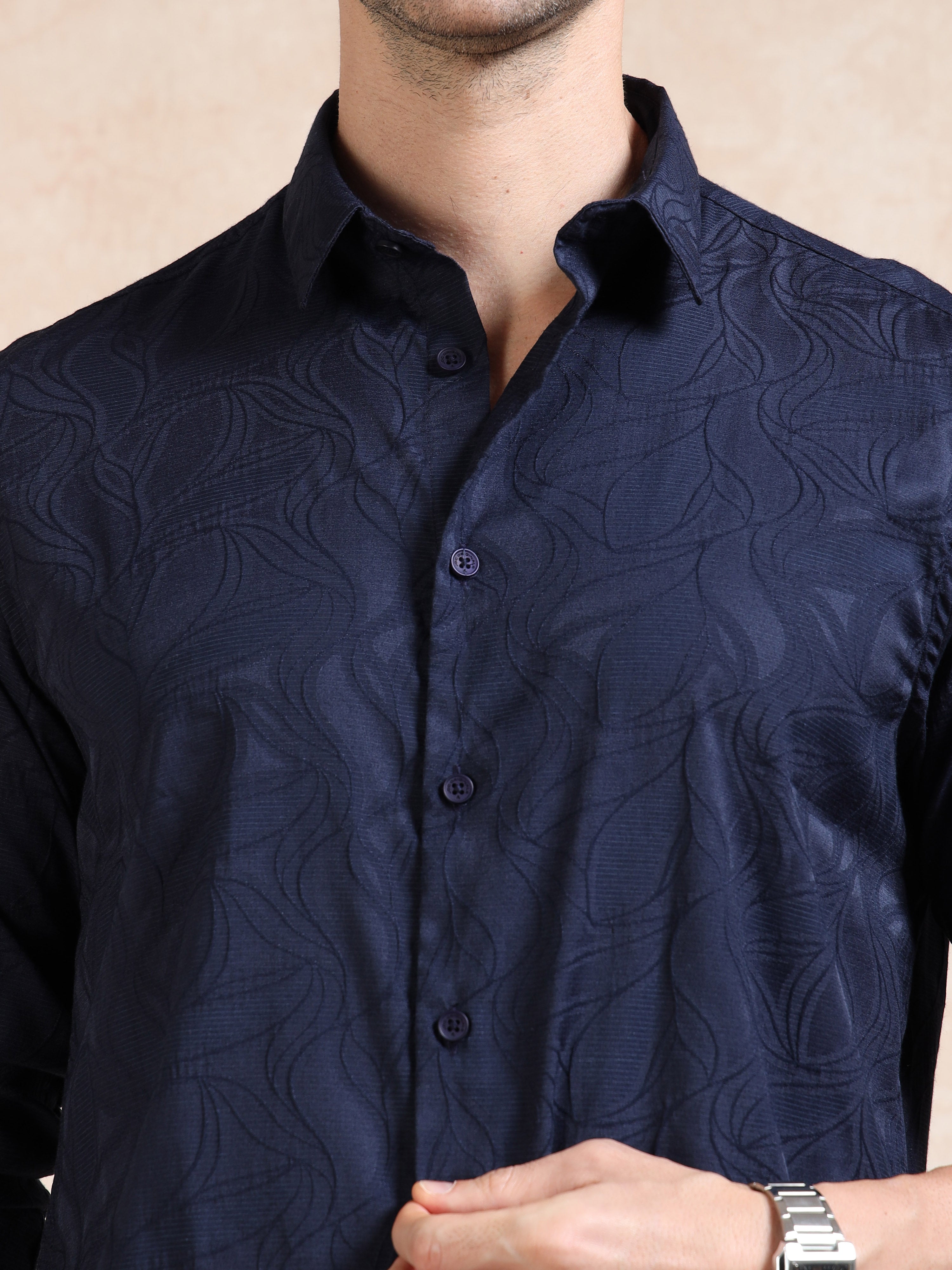 MEN'S NAVY SELF DESIGN SLIM FIT SHIRT