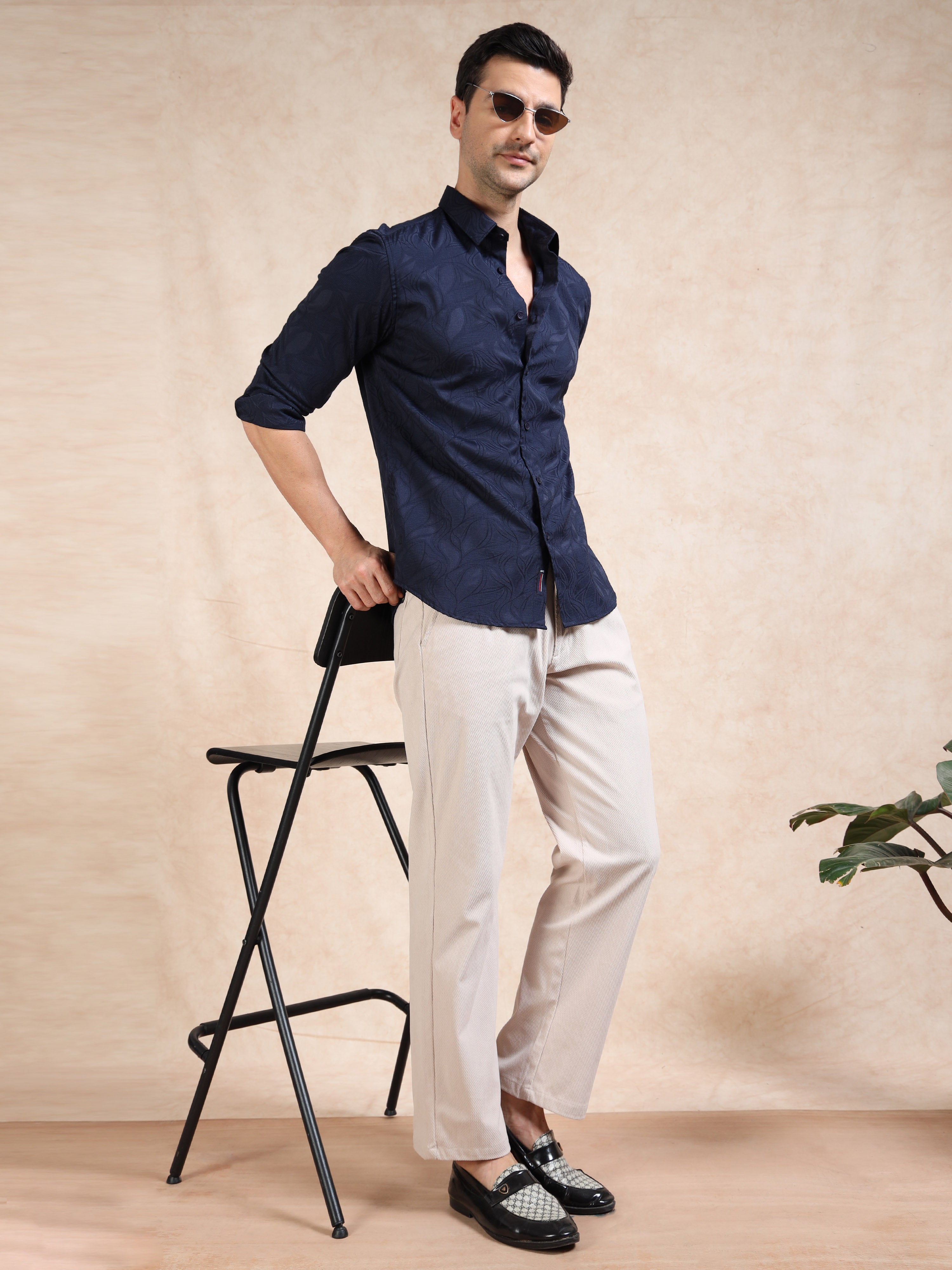 MEN'S NAVY SELF DESIGN SLIM FIT SHIRT