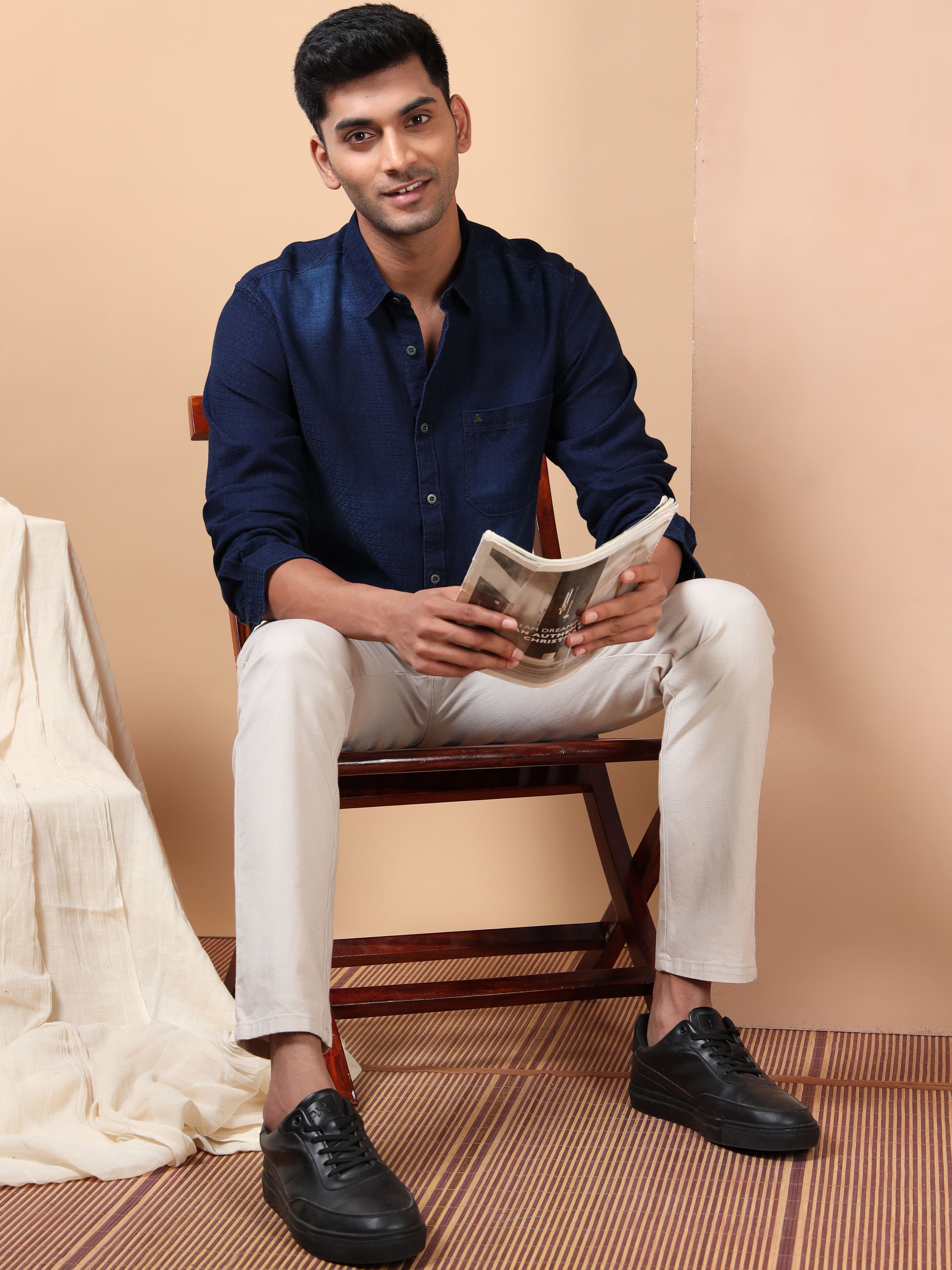 MEN'S INDIGO SOLID SLIM FIT SHIRT