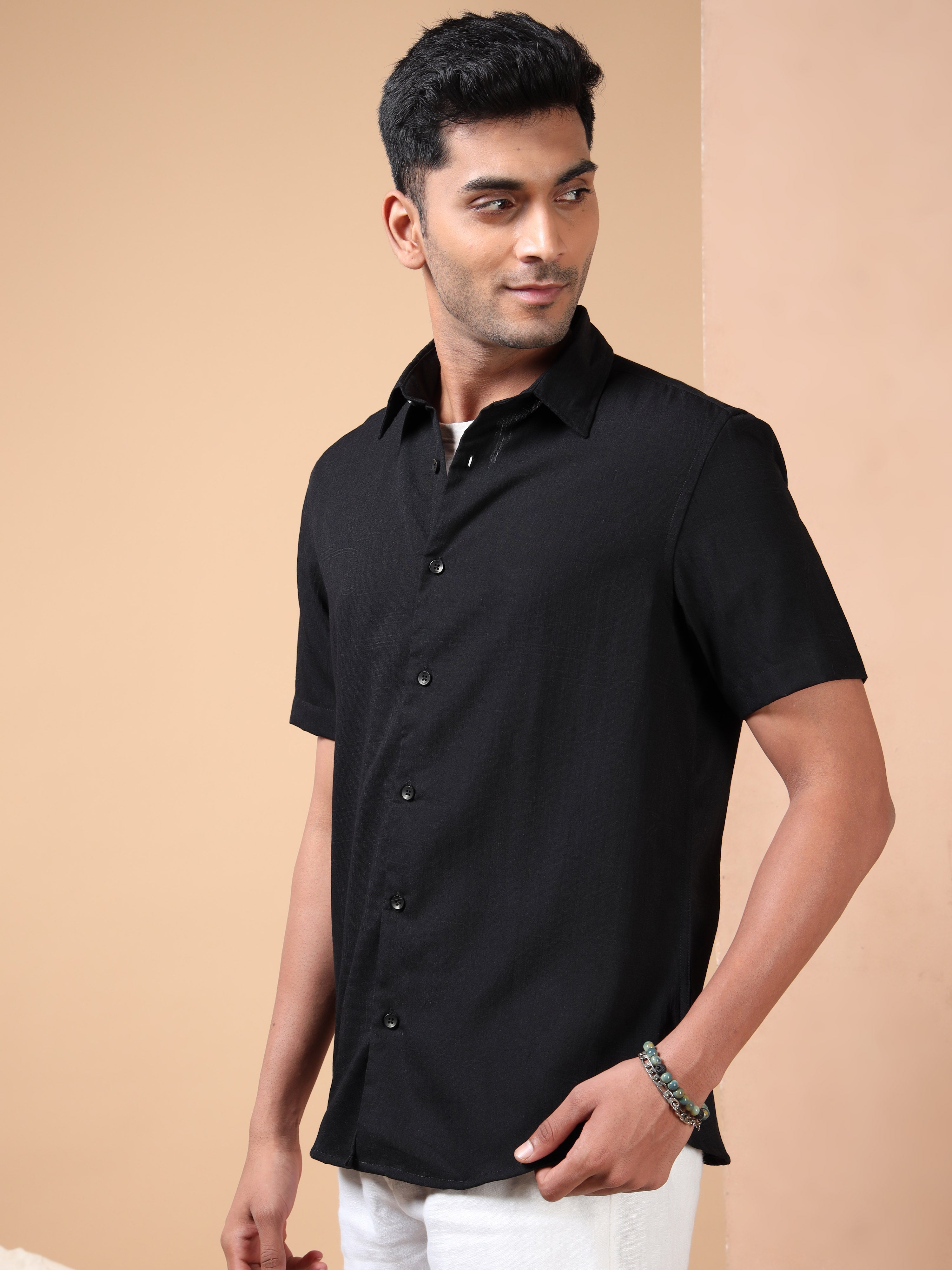 MEN'S BLACK SOLID SLIM FIT SHIRT