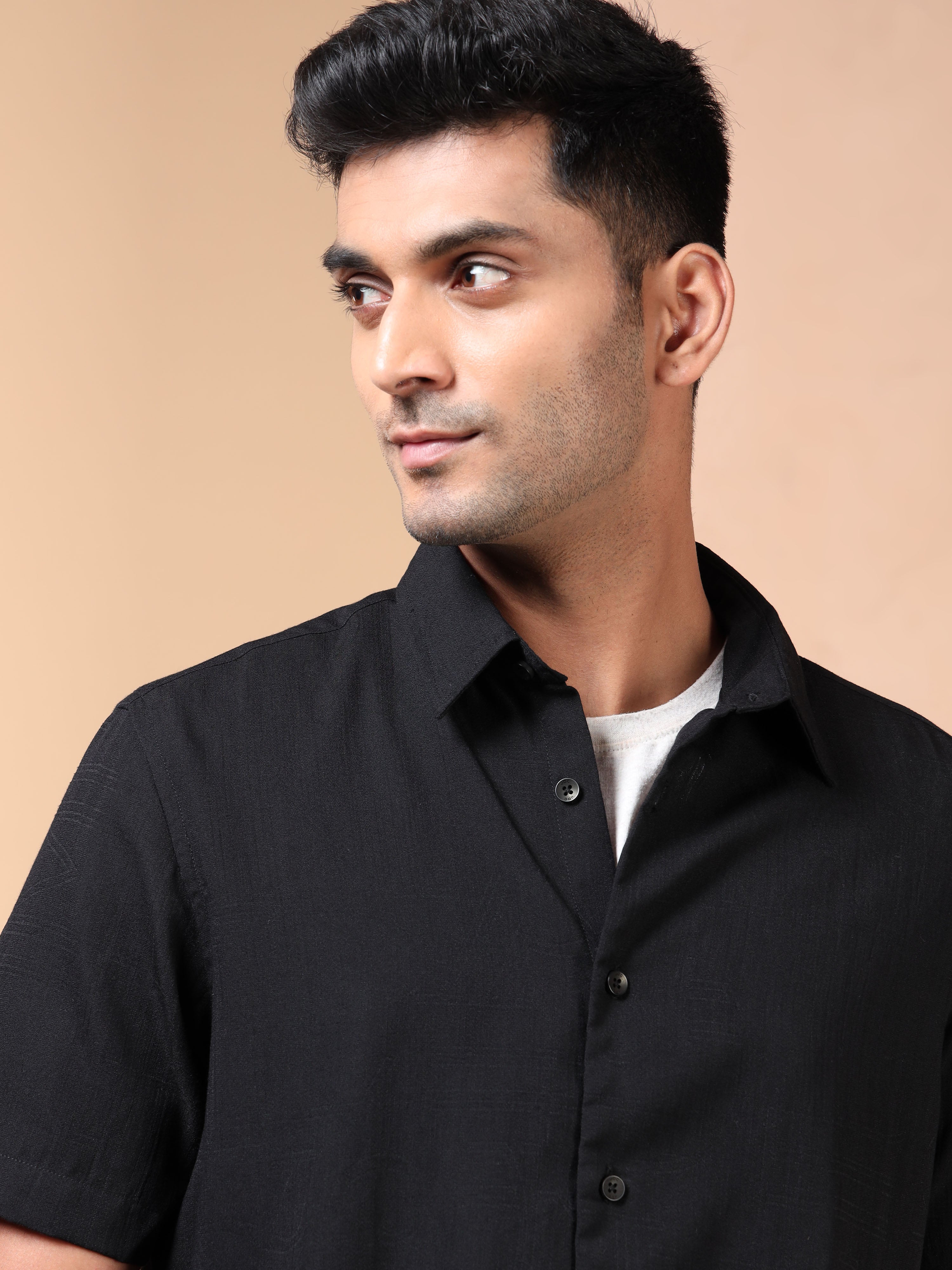 MEN'S BLACK SOLID SLIM FIT SHIRT