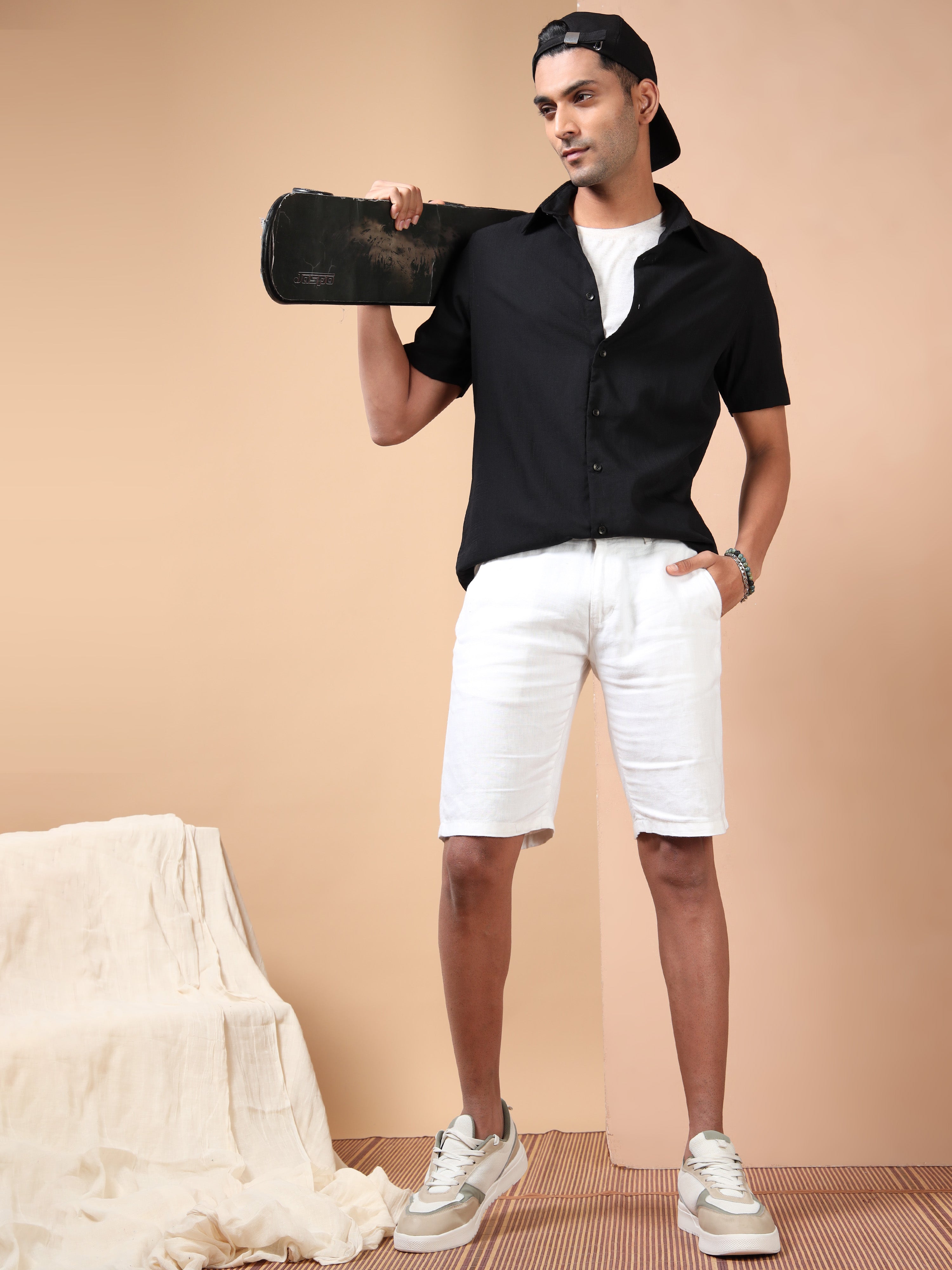 MEN'S BLACK SOLID SLIM FIT SHIRT