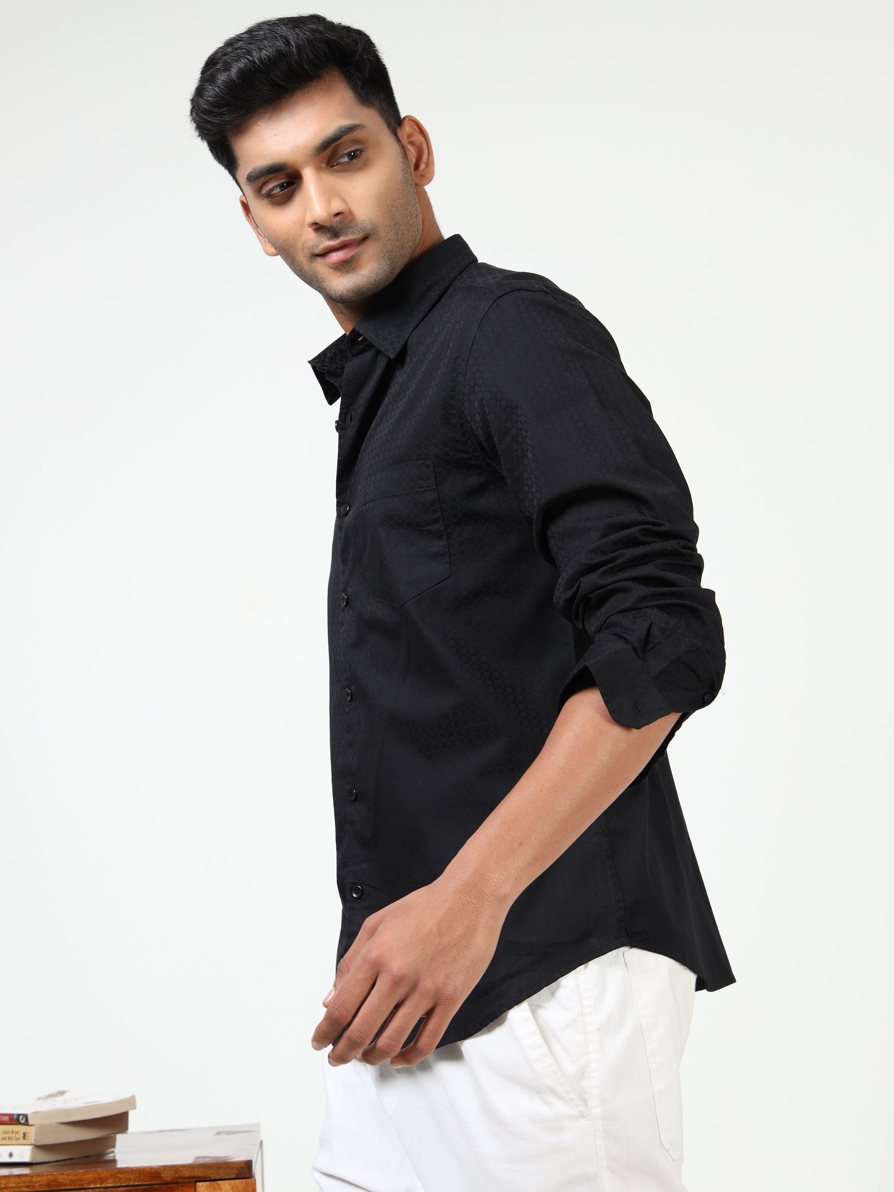 MEN'S BLACK SOLID SLIM FIT SHIRT