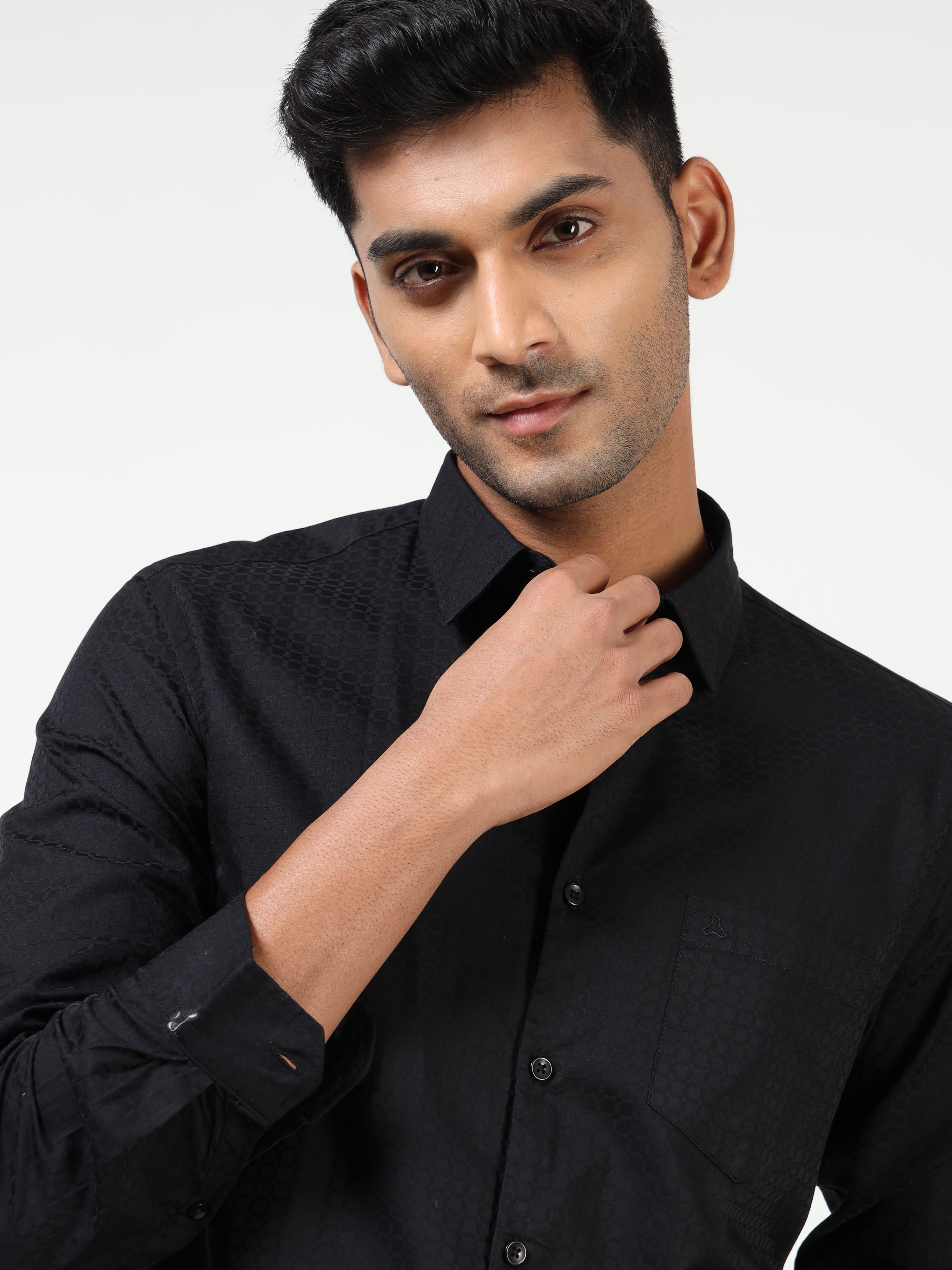 MEN'S BLACK SOLID SLIM FIT SHIRT