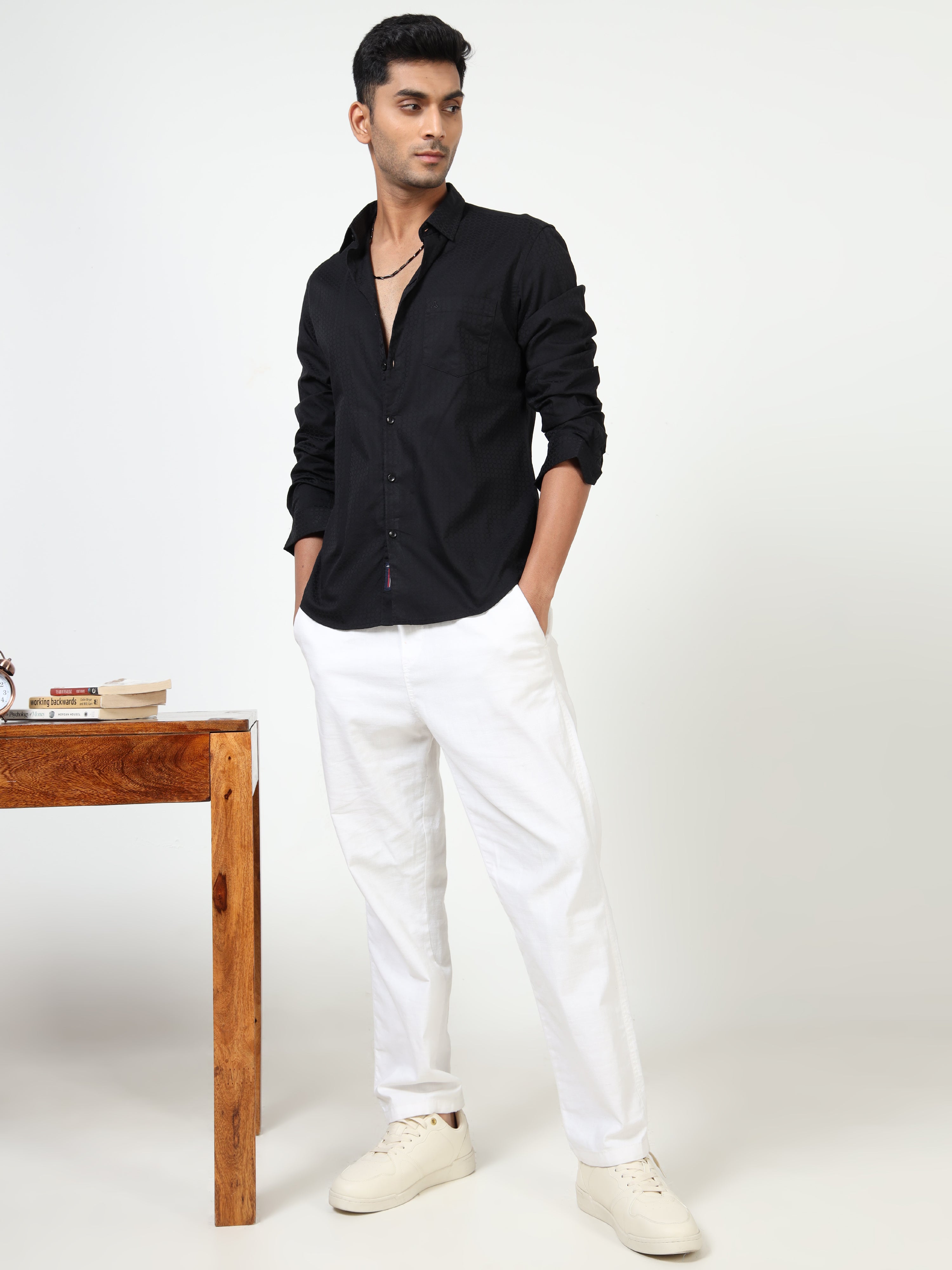 MEN'S BLACK SOLID SLIM FIT SHIRT