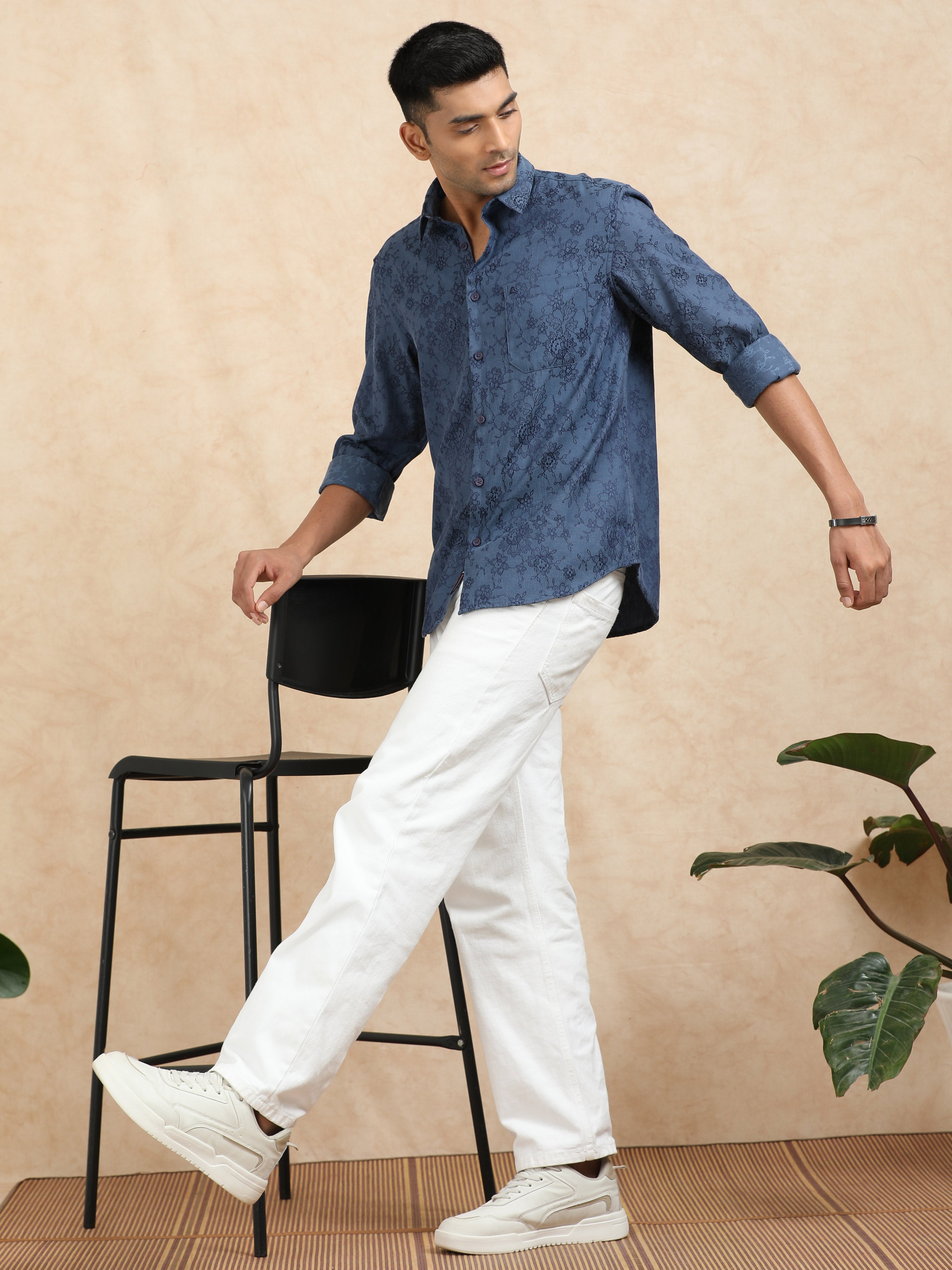 MEN'S BLUE SELF DESIGN SLIM FIT SHIRT