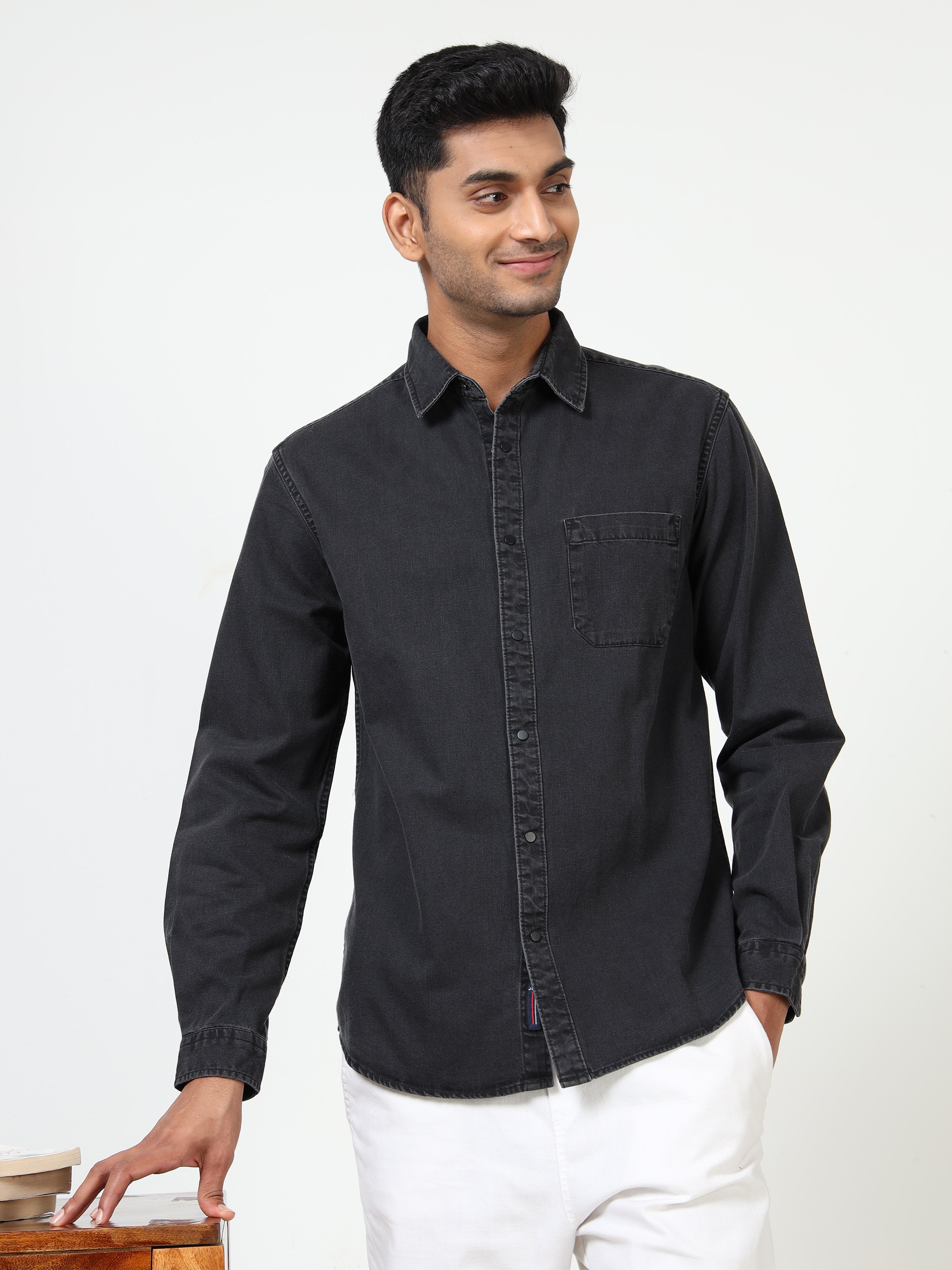 MEN'S BLACK SOLID SLIM FIT SHIRT