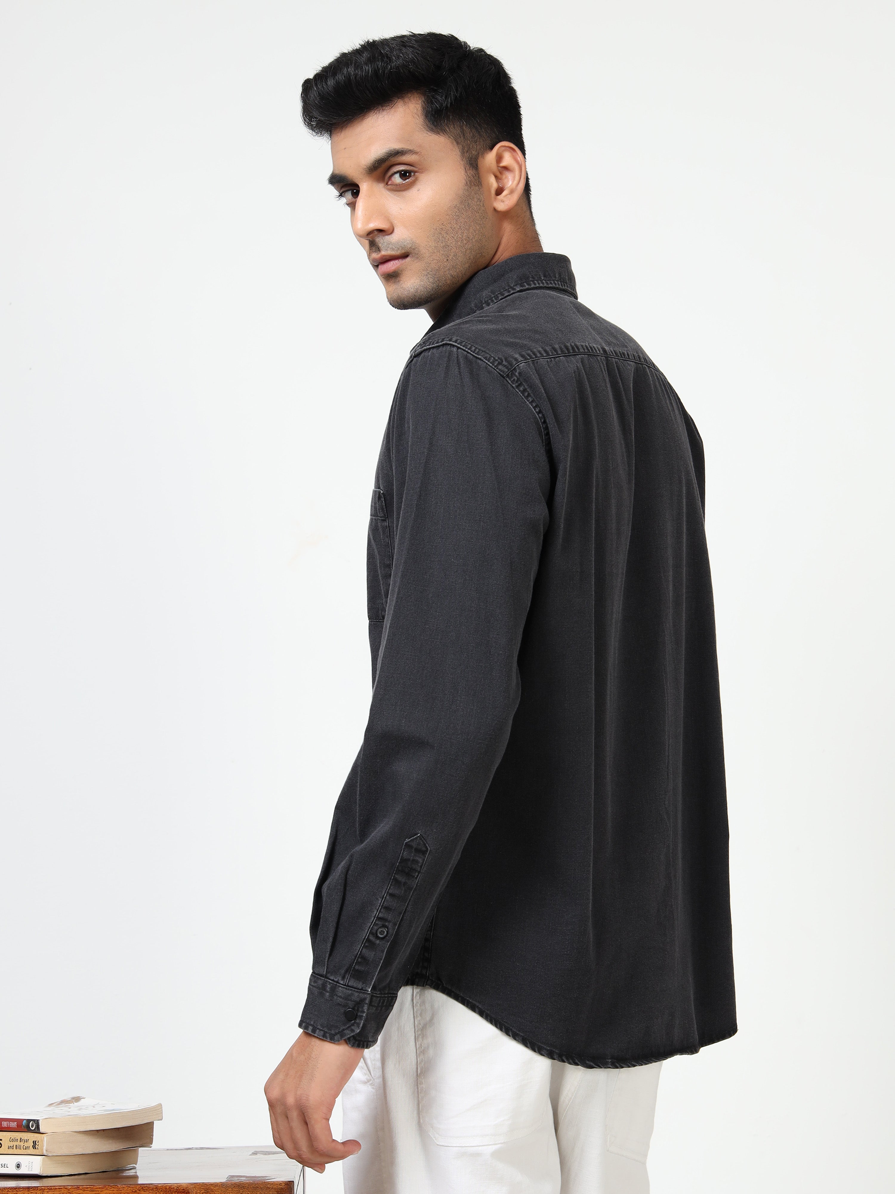 MEN'S BLACK SOLID SLIM FIT SHIRT