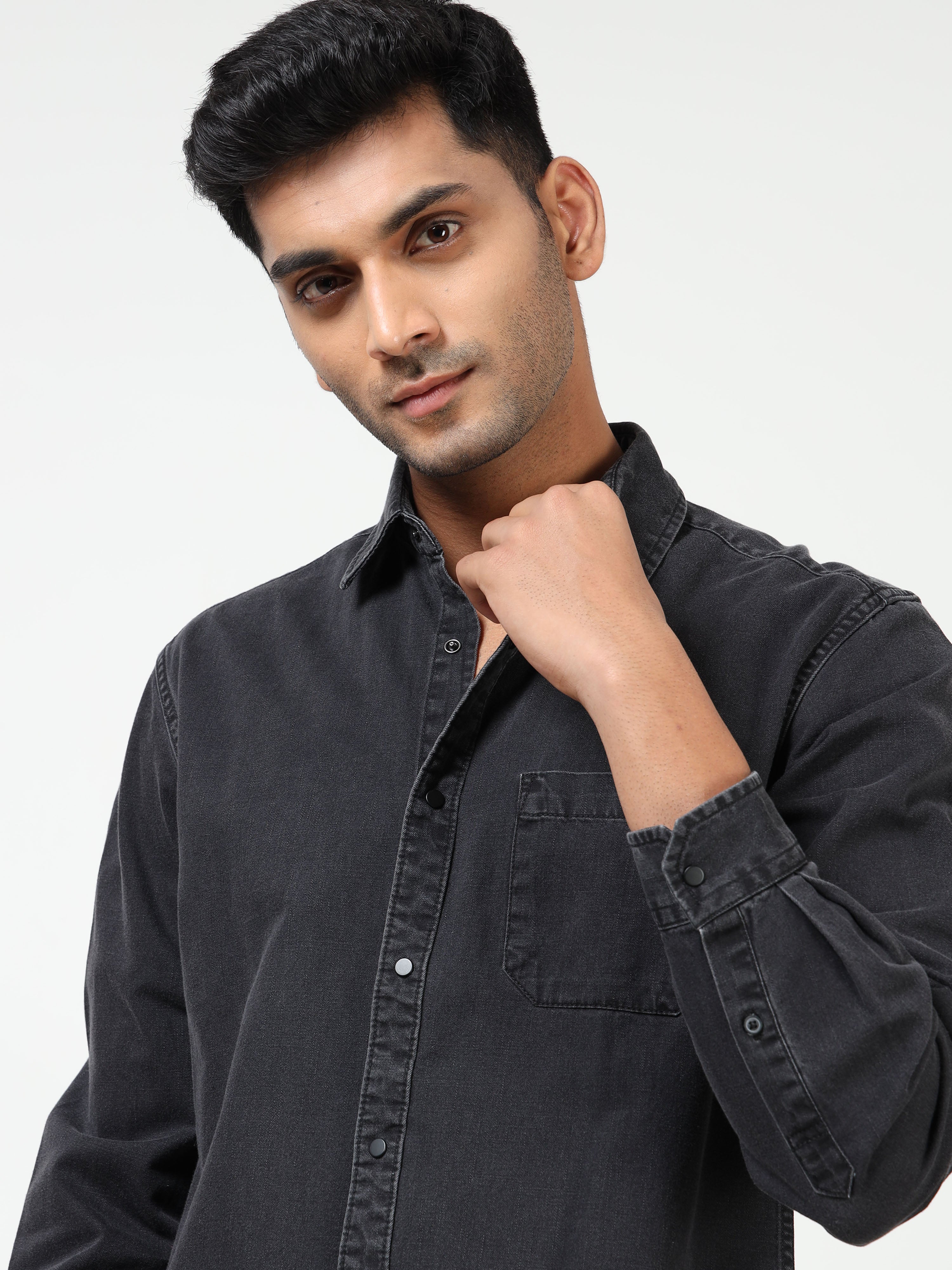 MEN'S BLACK SOLID SLIM FIT SHIRT
