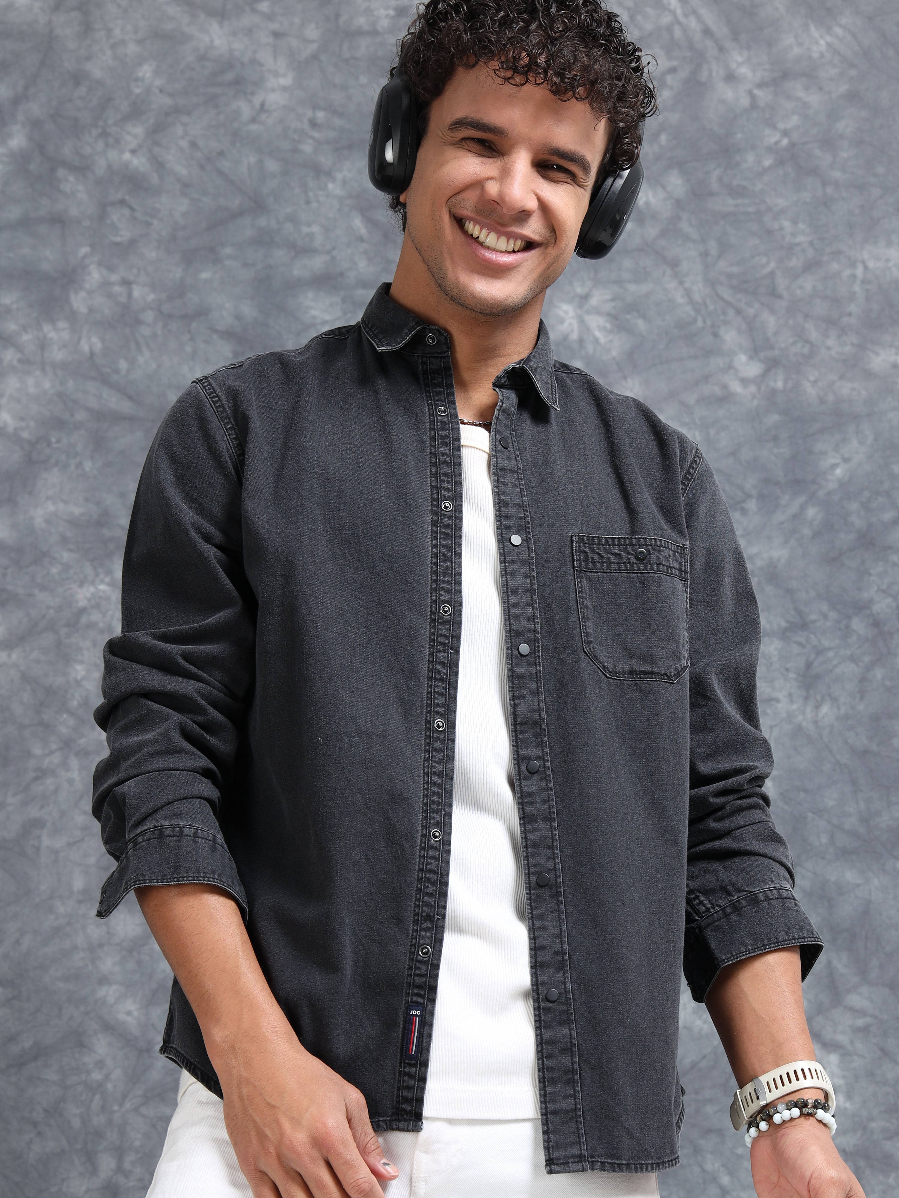 MEN'S BLACK DENIM SOLID SLIM FIT SHIRT