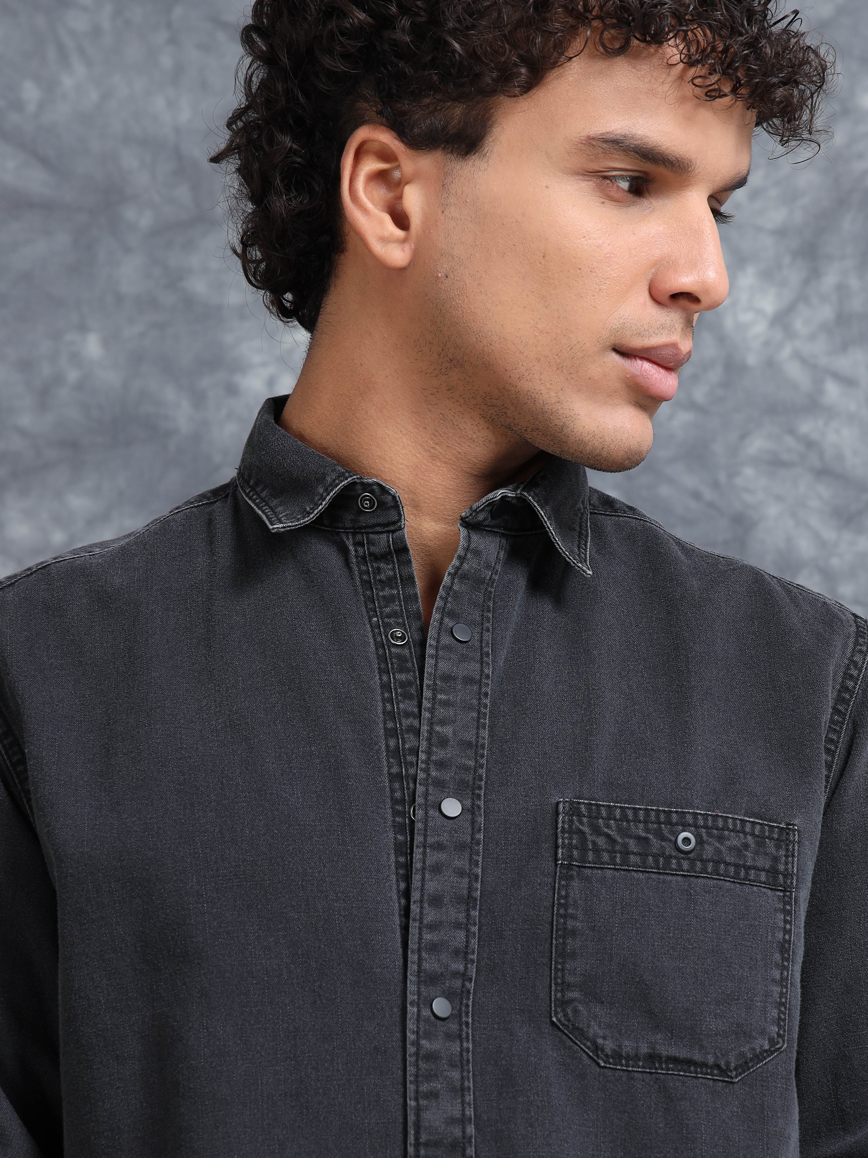 MEN'S BLACK DENIM SOLID SLIM FIT SHIRT