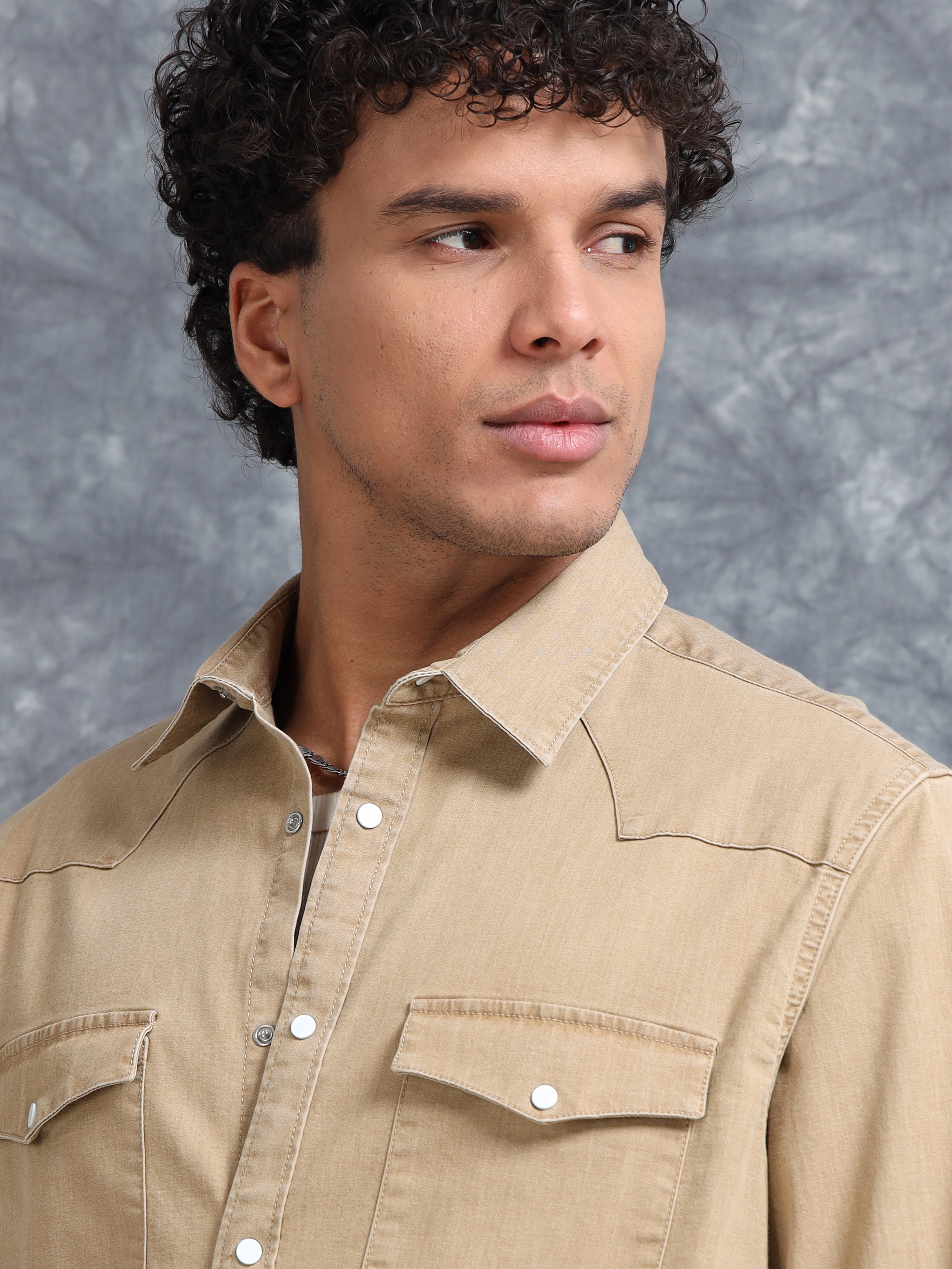 MEN'S GOLDEN BROWN DENIM SOLID SLIM FIT SHIRT