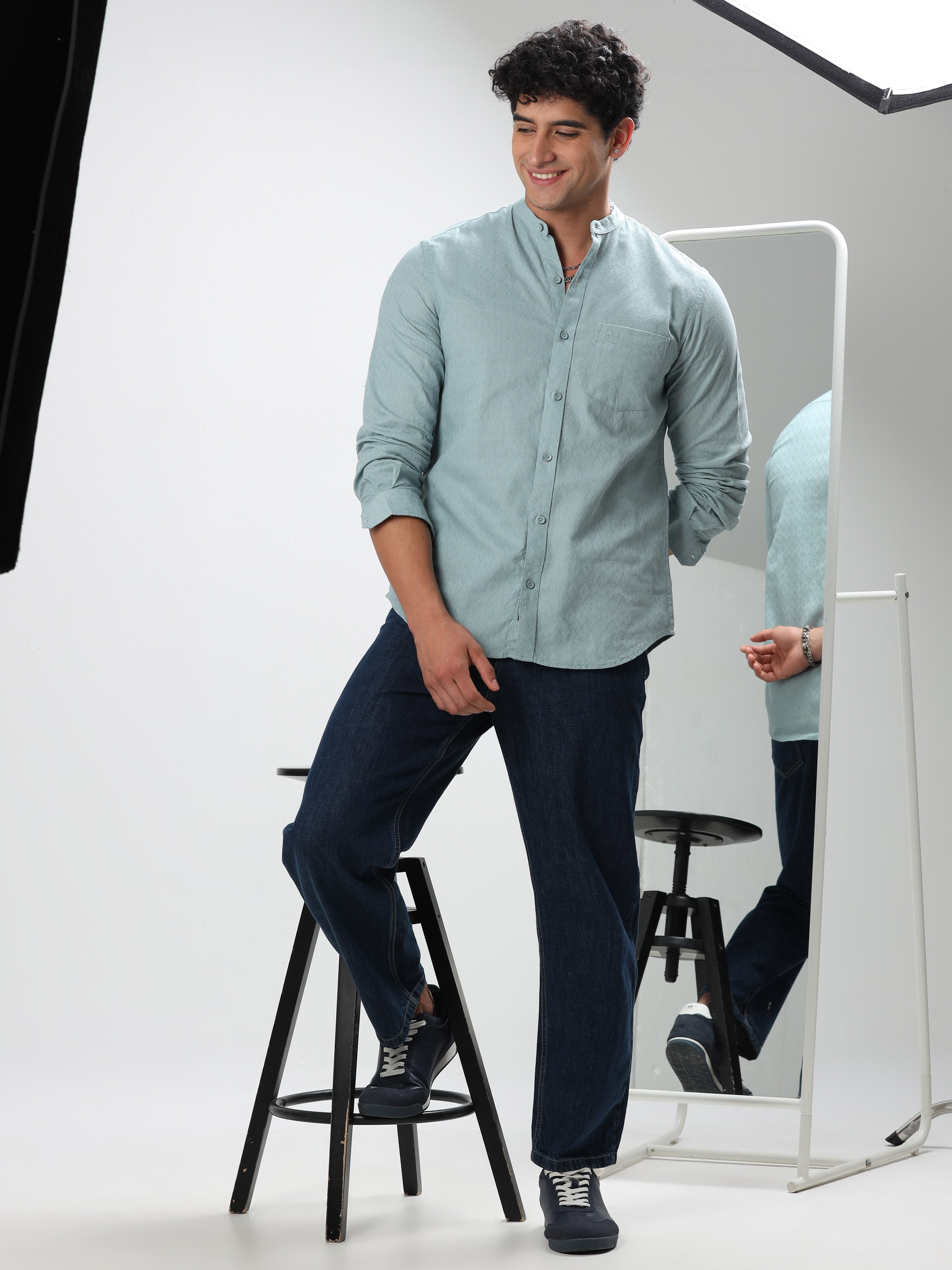 MEN'S PERIAN BLUE  SOLID SLIM FIT SHIRT