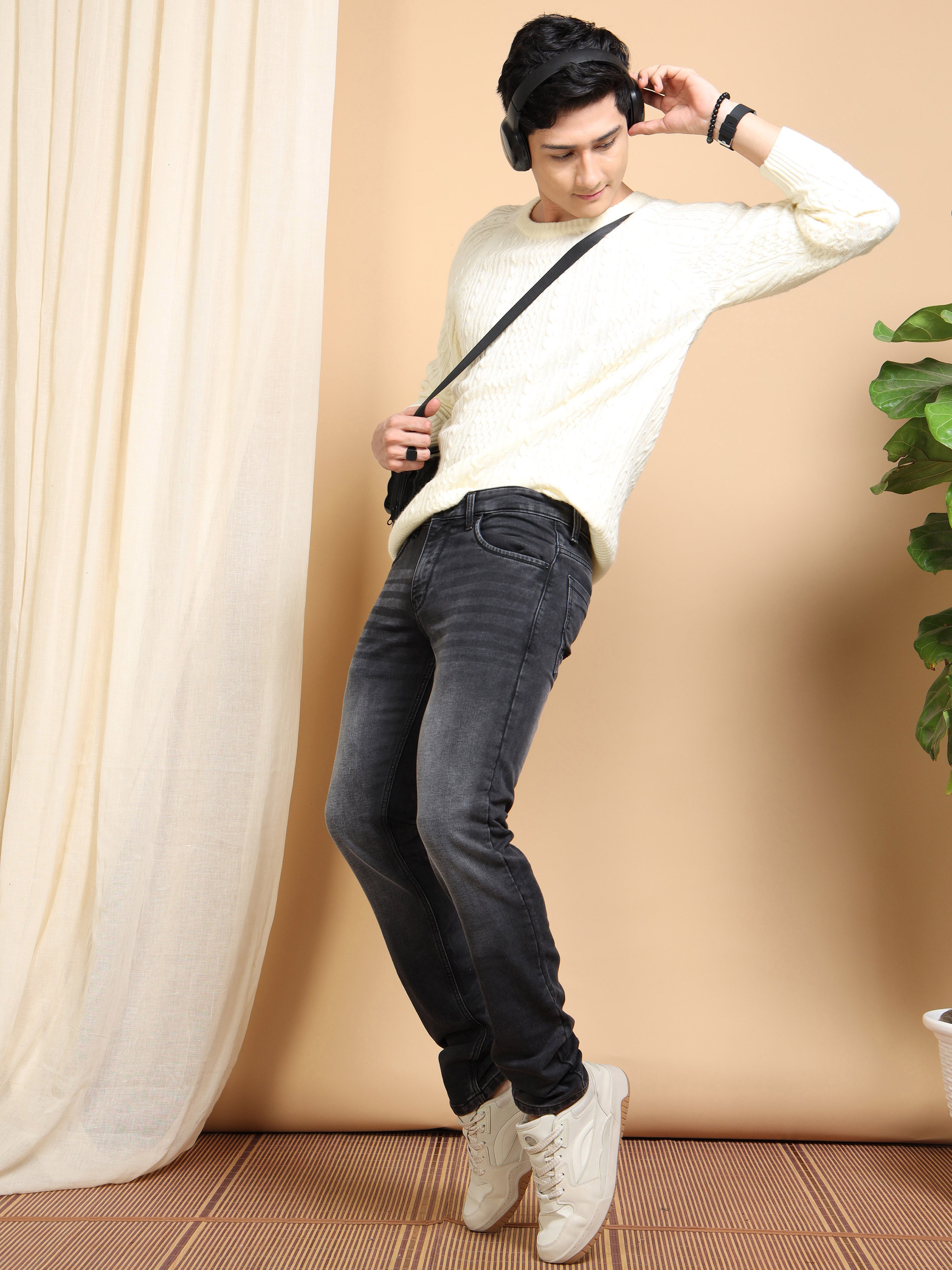 MEN'S BLACK SOLID SLIM FIT JEANS