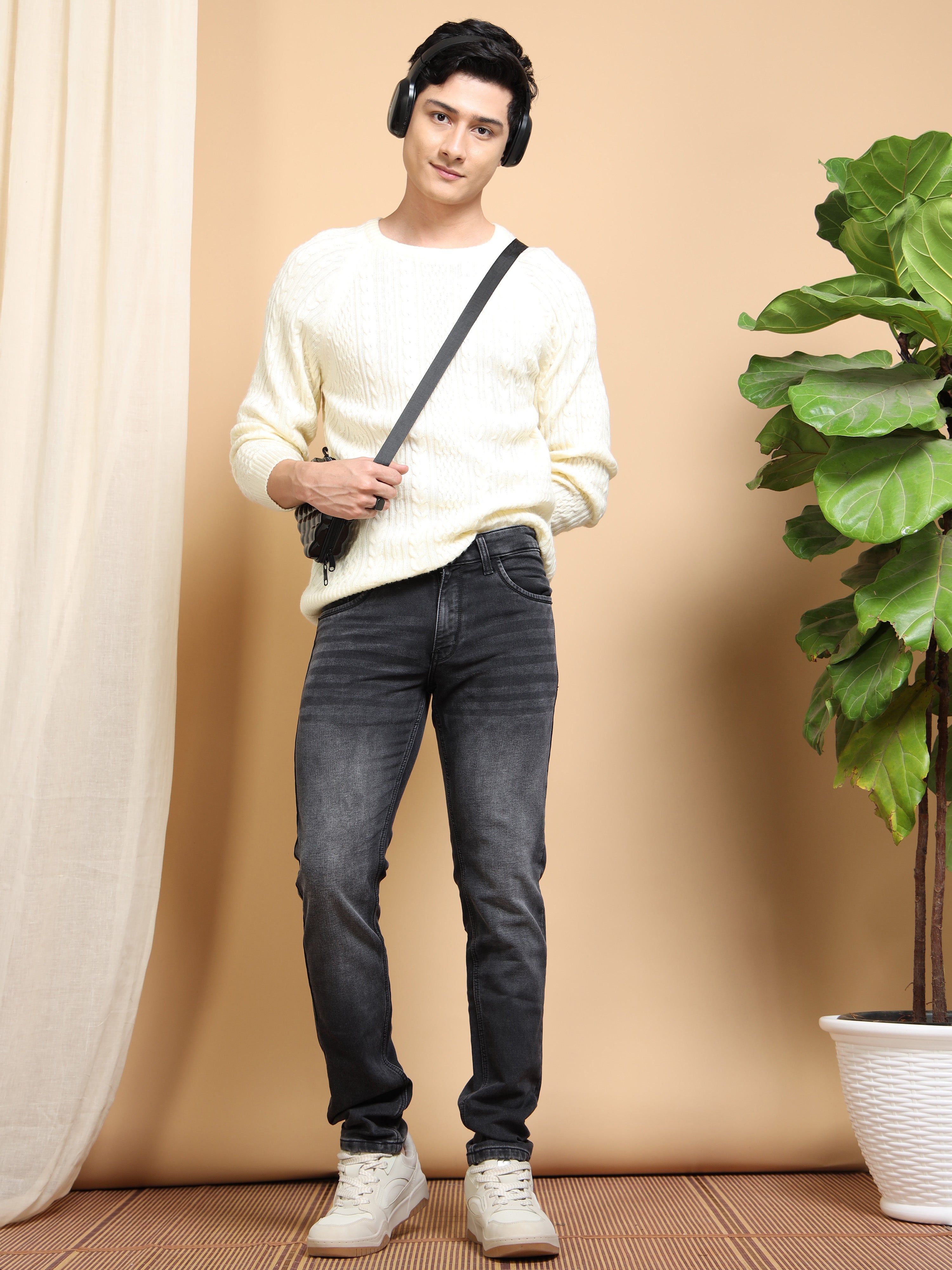 MEN'S BLACK SOLID SLIM FIT JEANS