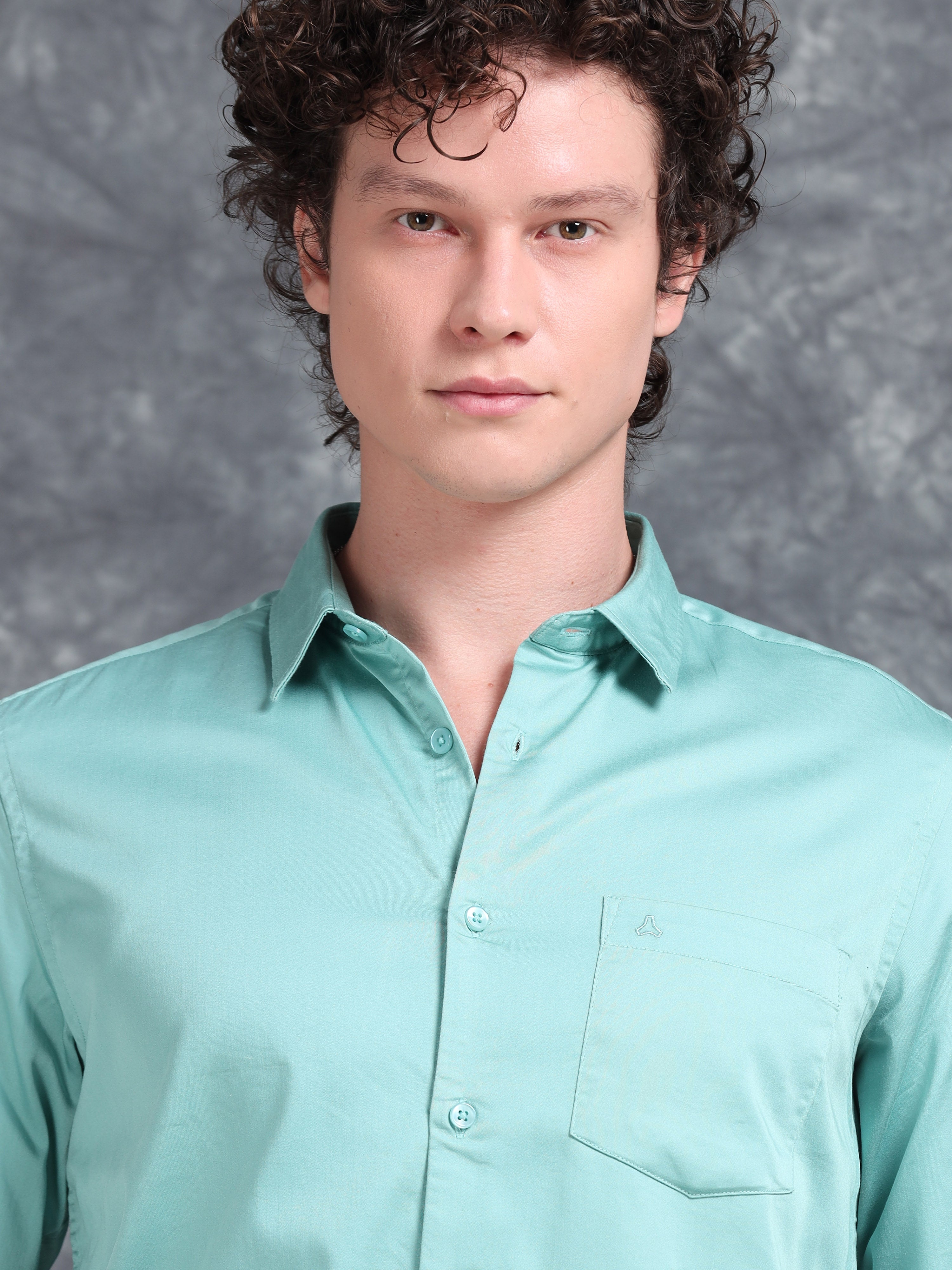 MEN'S AQUA BLUE SOLID SLIM FIT SHIRT