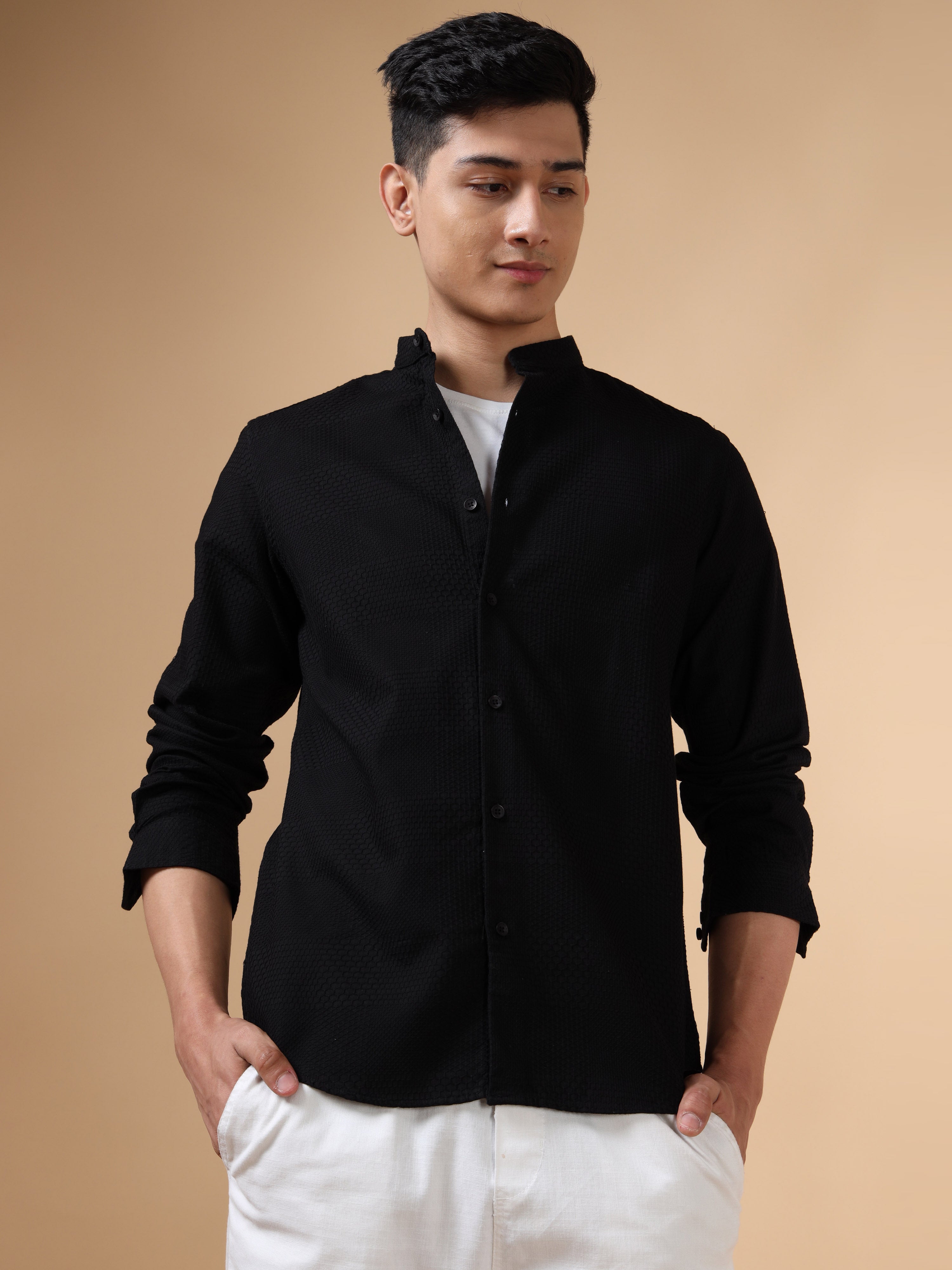 MEN'S BLACK SOLID SLIM FIT SHIRT