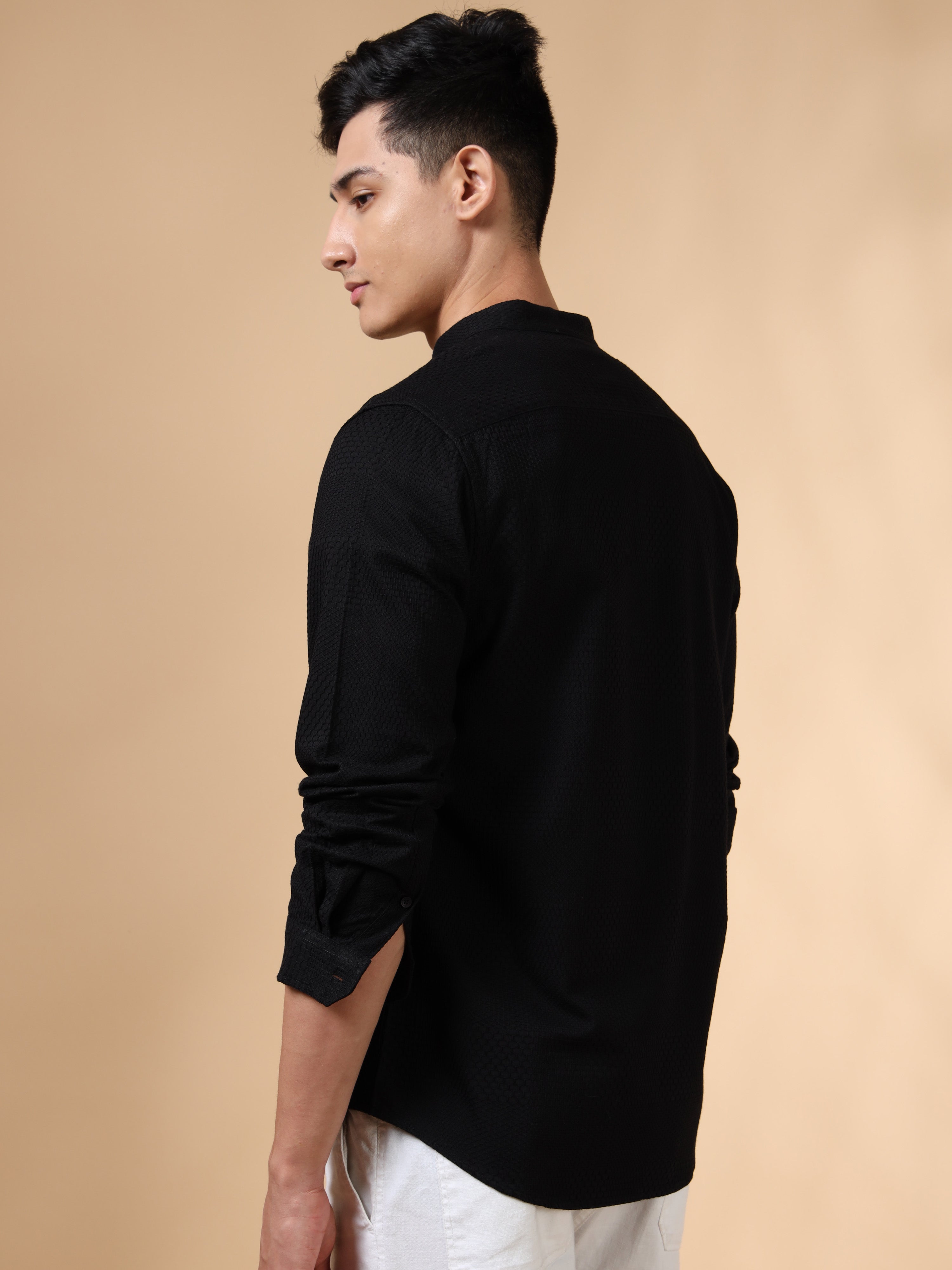 MEN'S BLACK SOLID SLIM FIT SHIRT