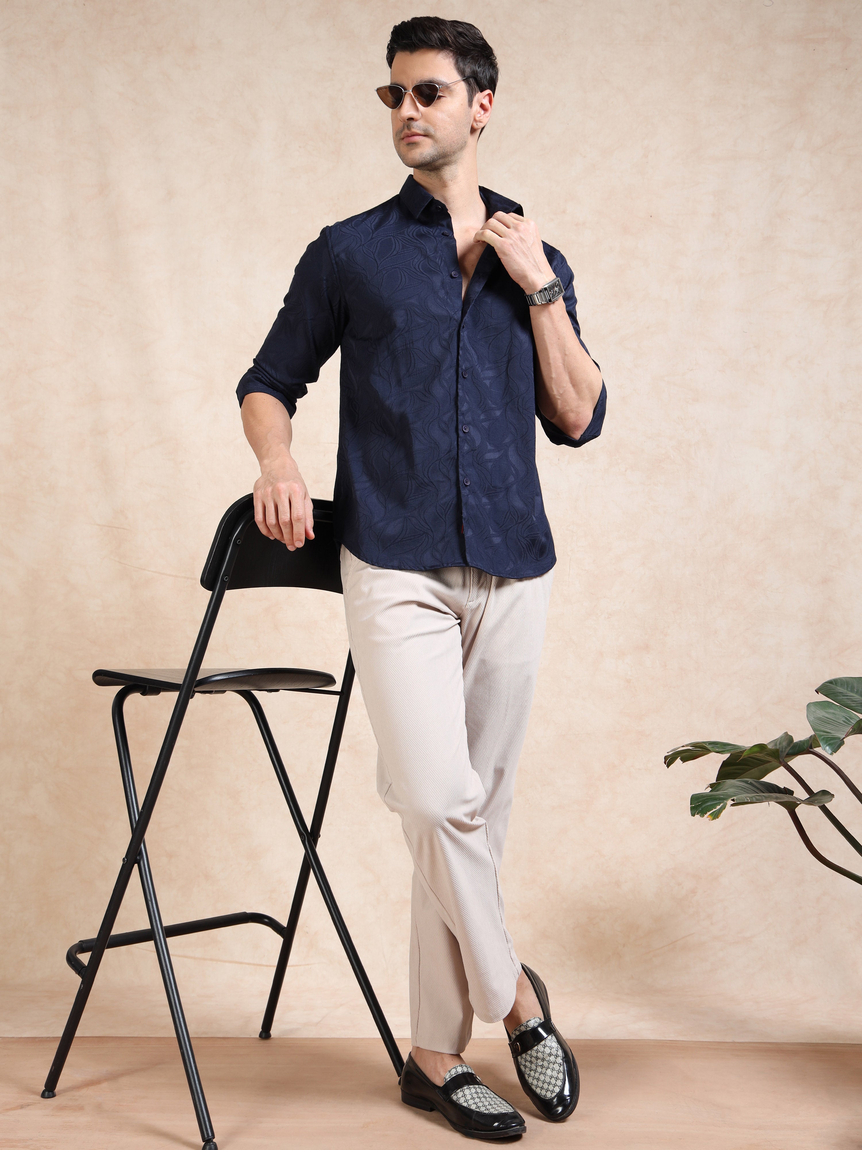 MEN'S NAVY SELF DESIGN SLIM FIT SHIRT