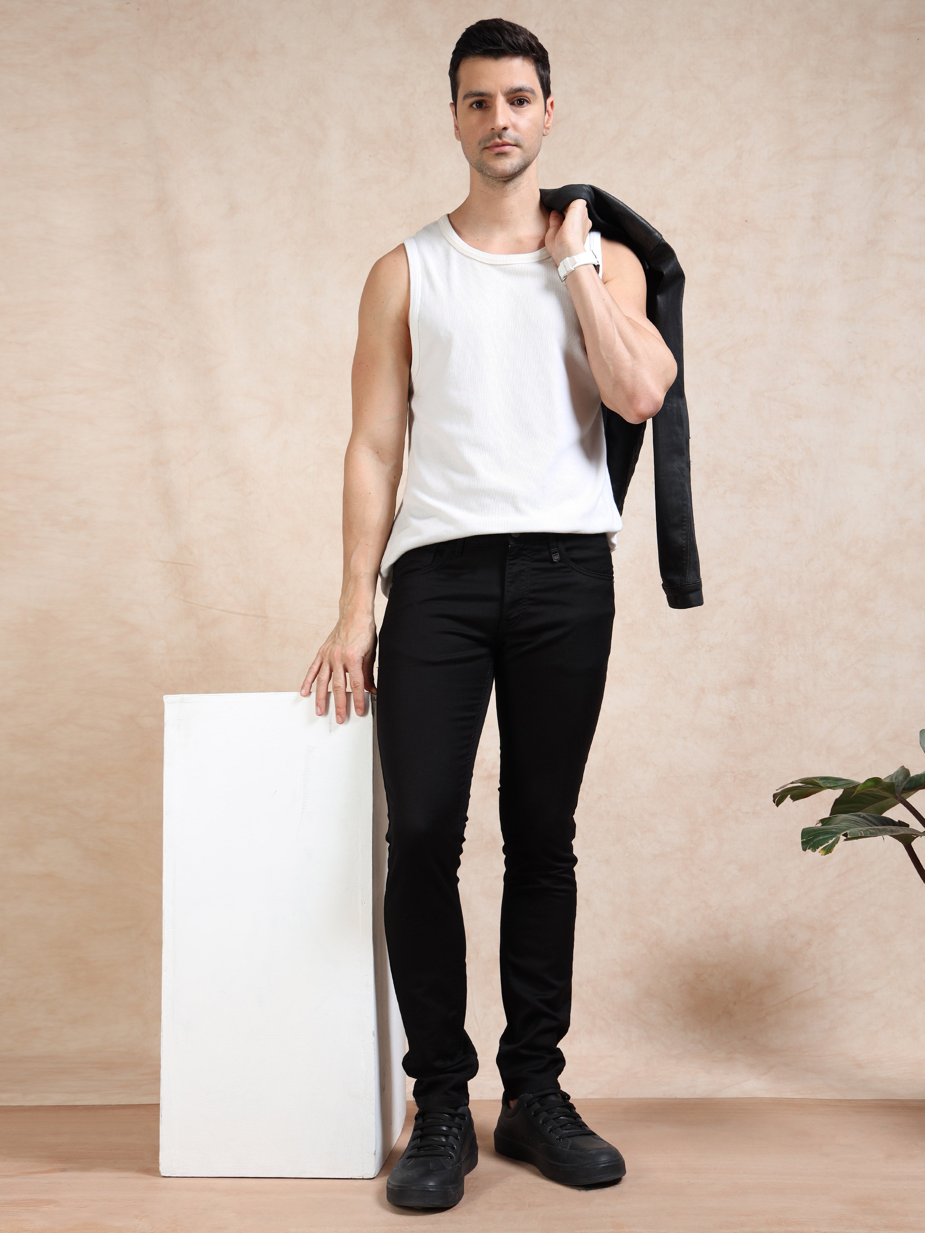 MEN'S BLACK SOLID SLIM FIT JEANS