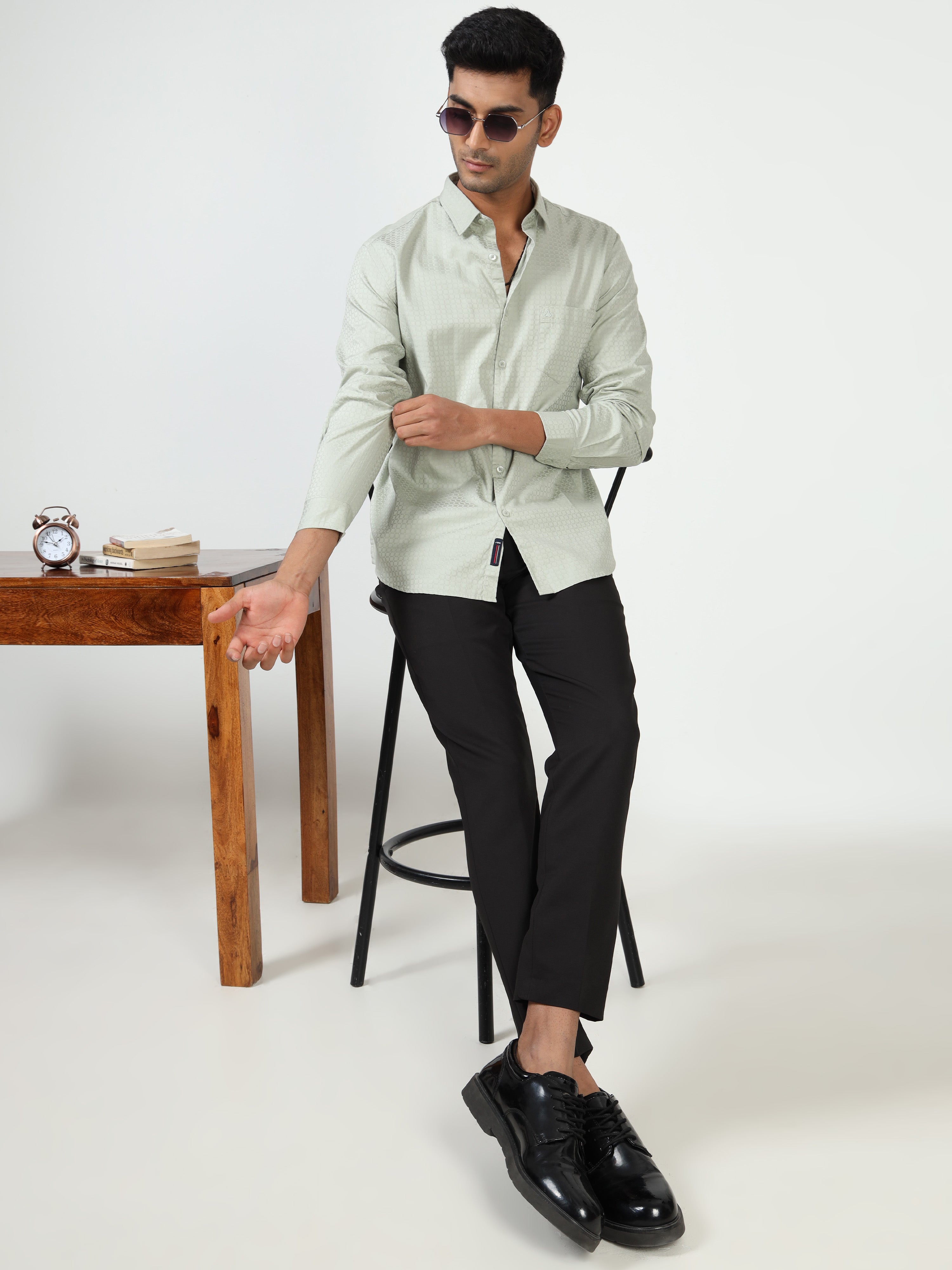 MEN'S SAGE SOLID SLIM FIT SHIRT
