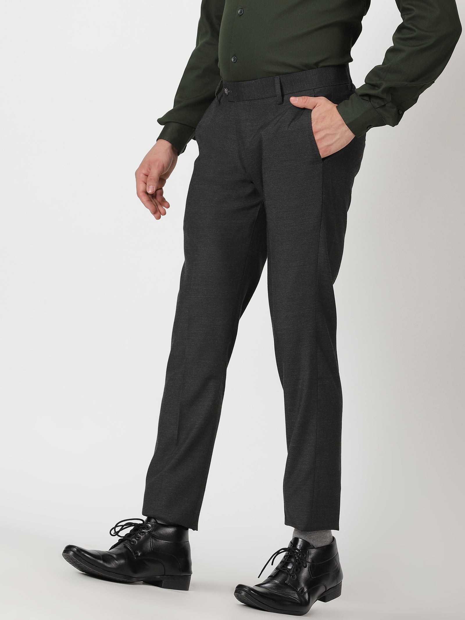 MEN'S BLACK SOLID TAPERED FIT TROUSER