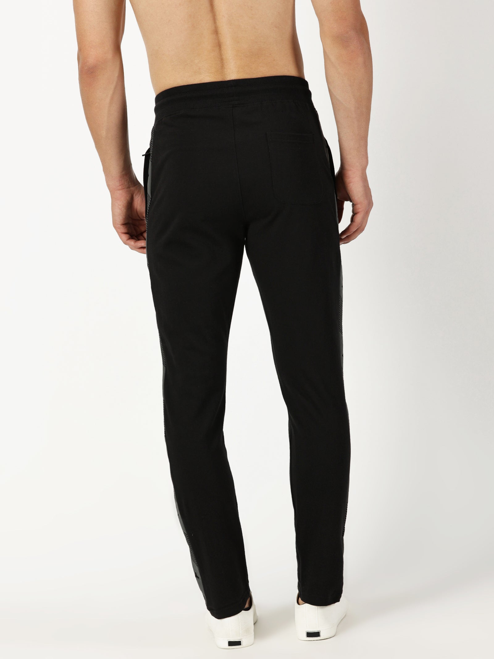 MEN'S BLACK SOLID REGULAR FIT TRACK