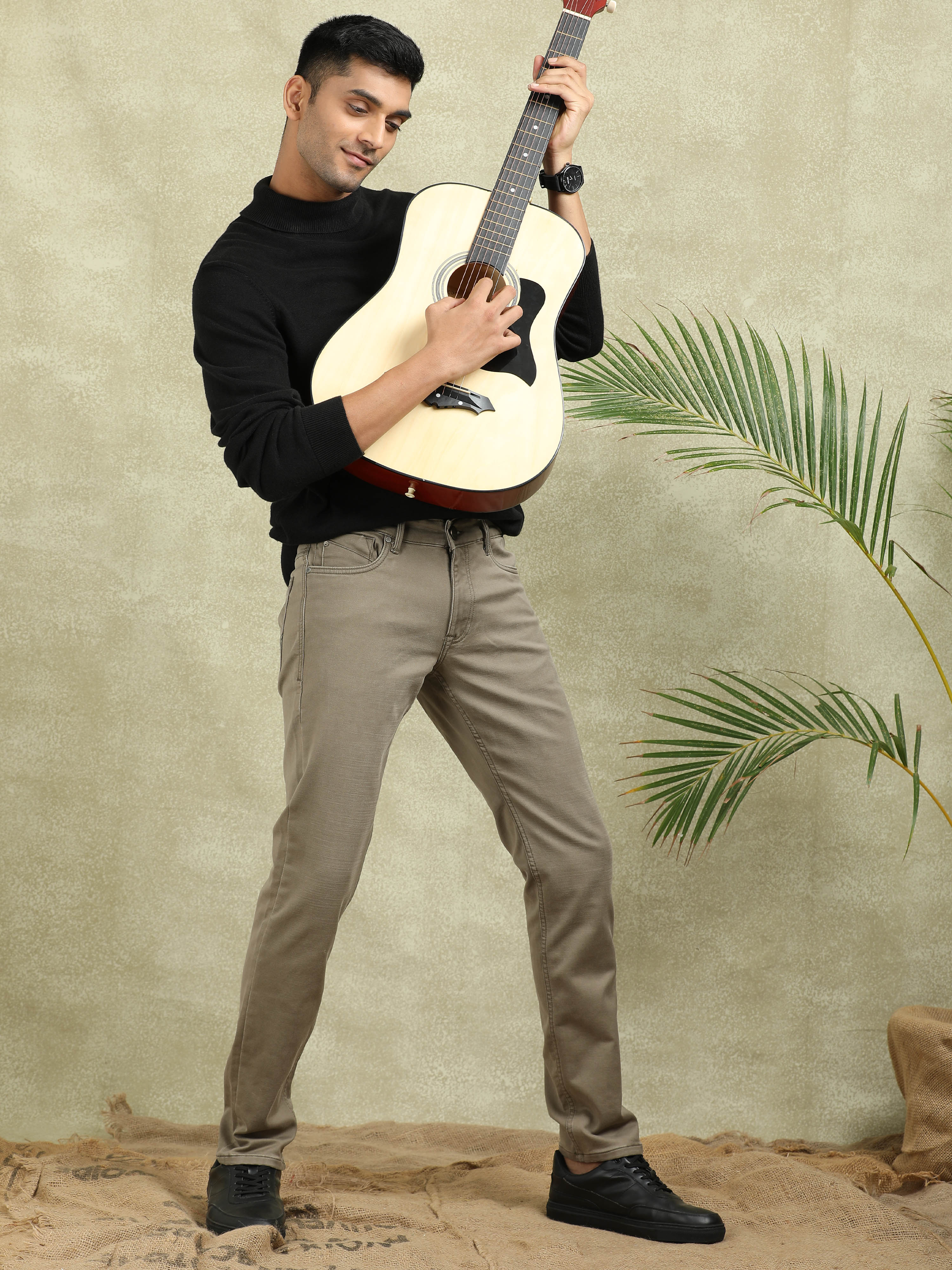 MEN'S BROWNISH KHAKI SOLID SLIM FIT JEANS