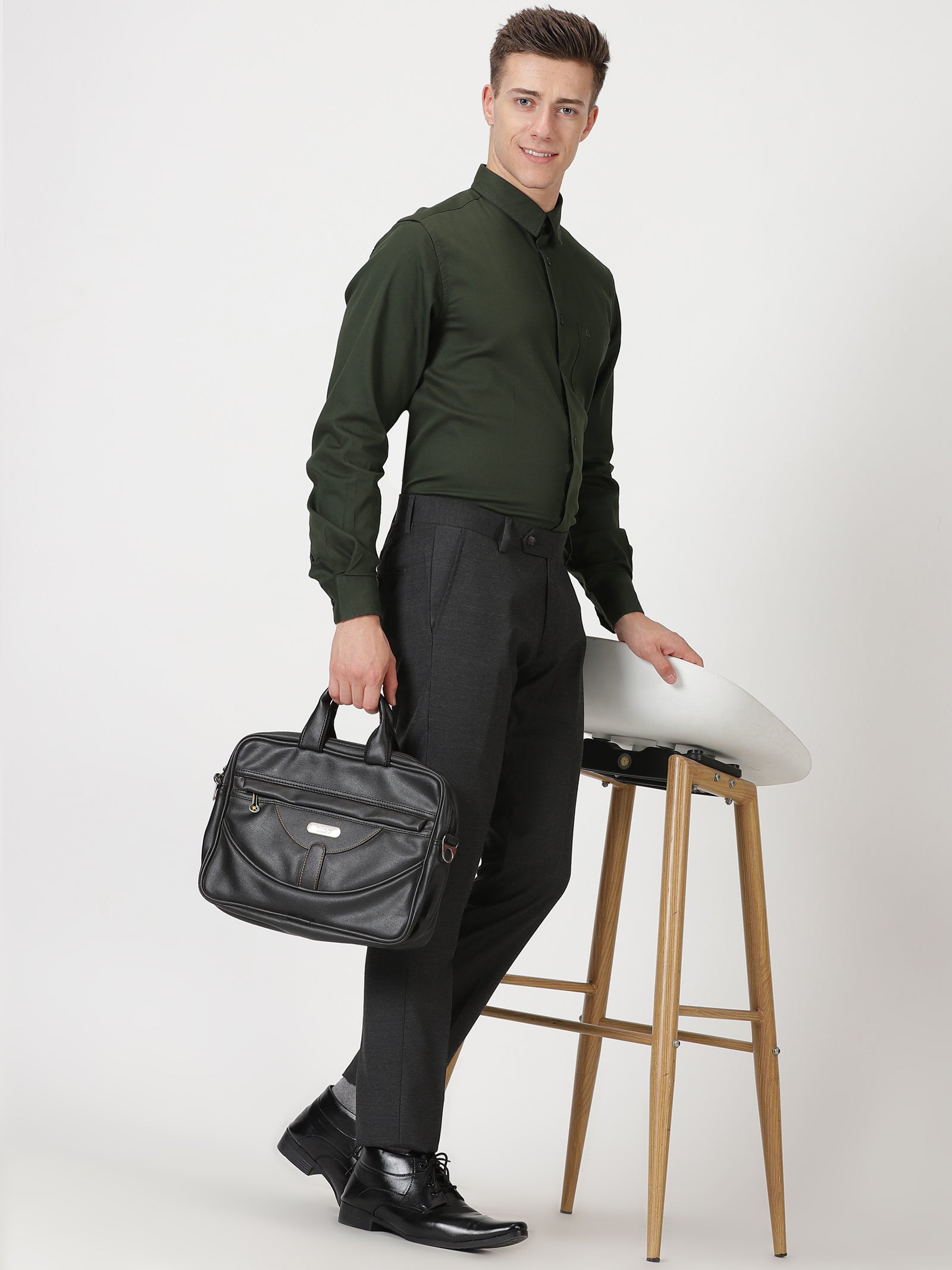 MEN'S BLACK SOLID TAPERED FIT TROUSER