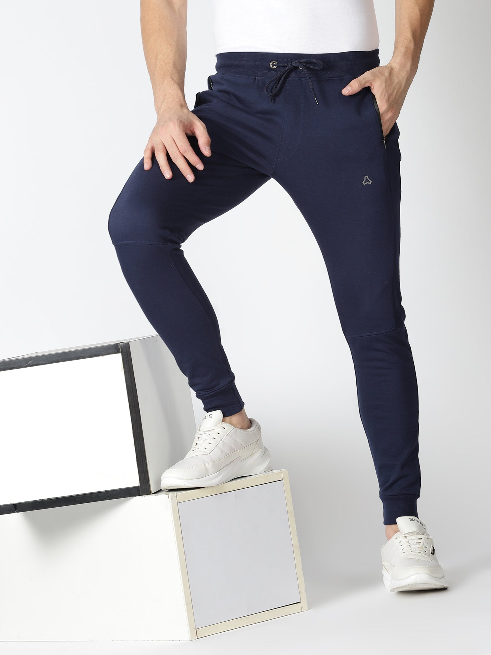 MEN'S NAVY SOLID REGULAR FIT KNITTED JOGGER