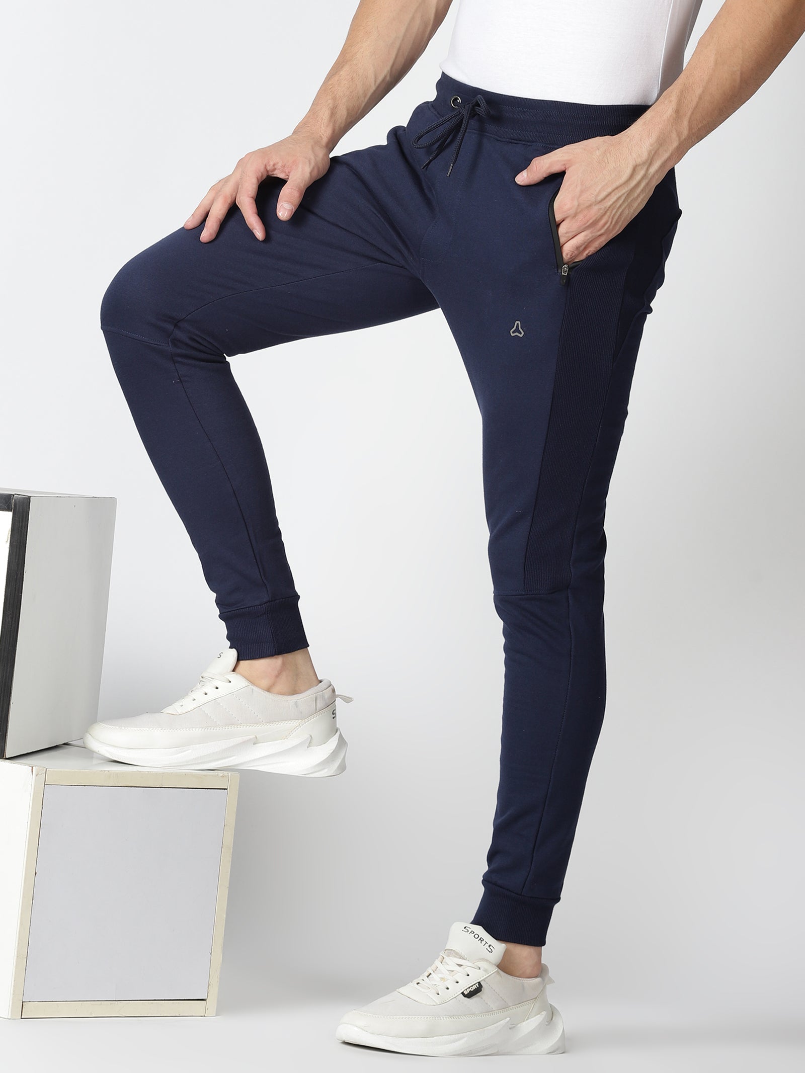 MEN'S NAVY SOLID REGULAR FIT KNITTED JOGGER